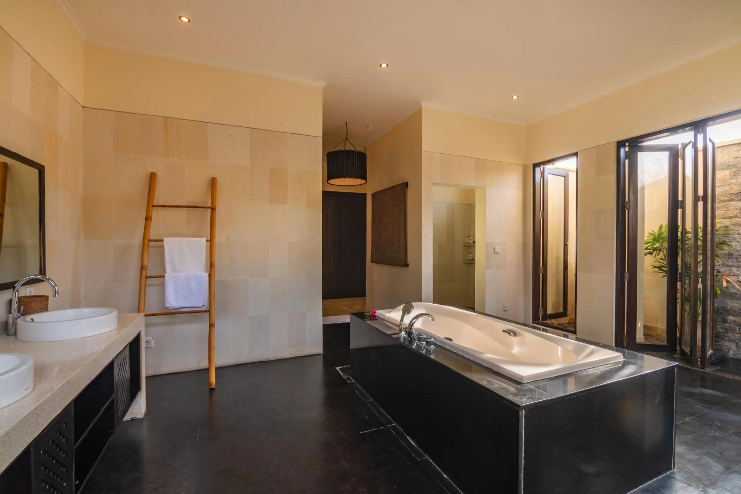 Bath, Bed in Villa Bali Il Mare