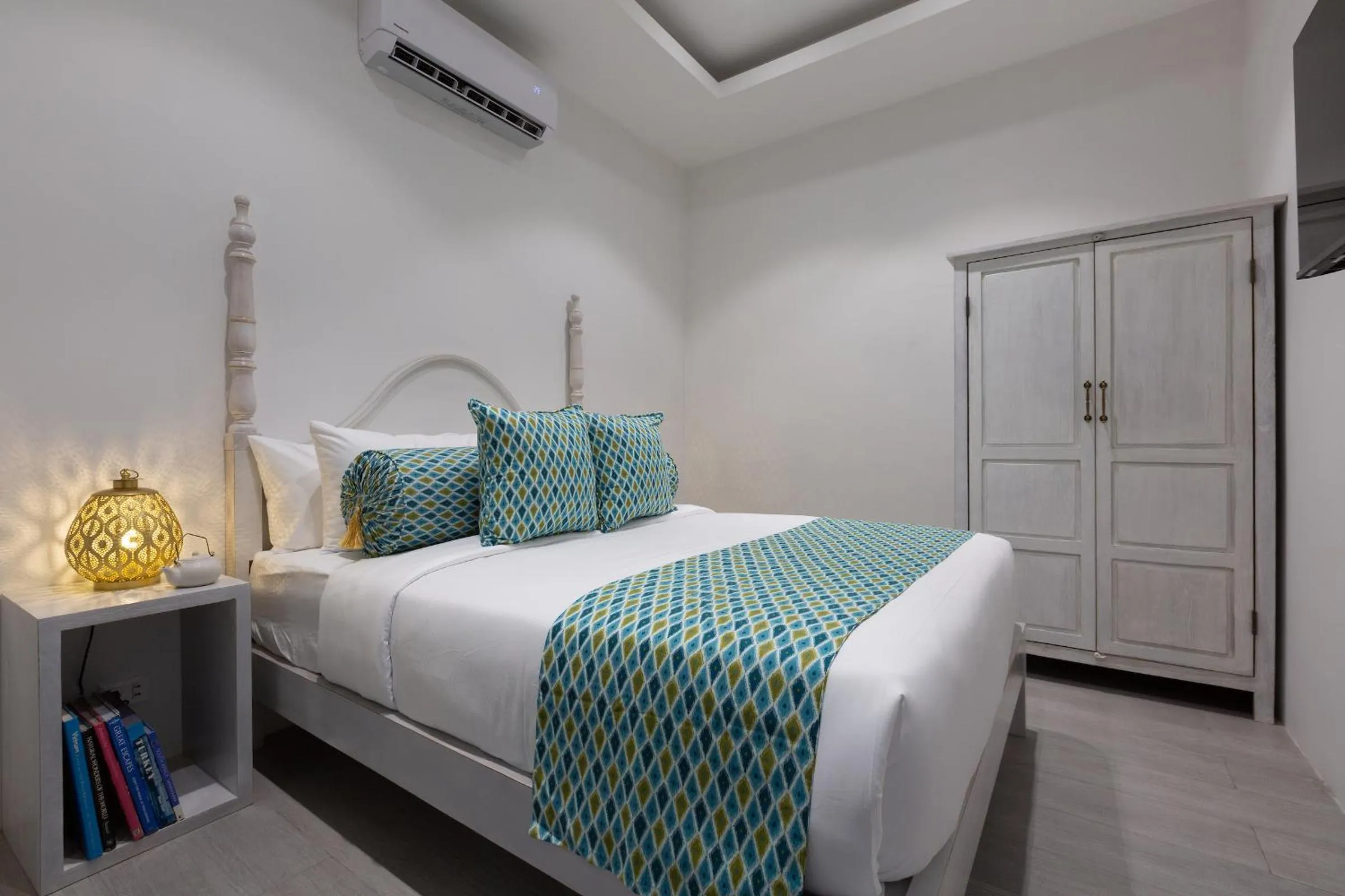 Bed in Tembo Beach Club & Resort