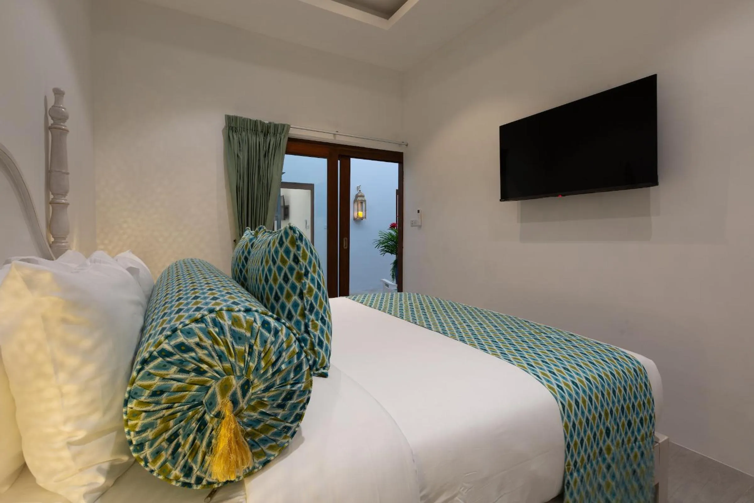 Bed in Tembo Beach Club & Resort