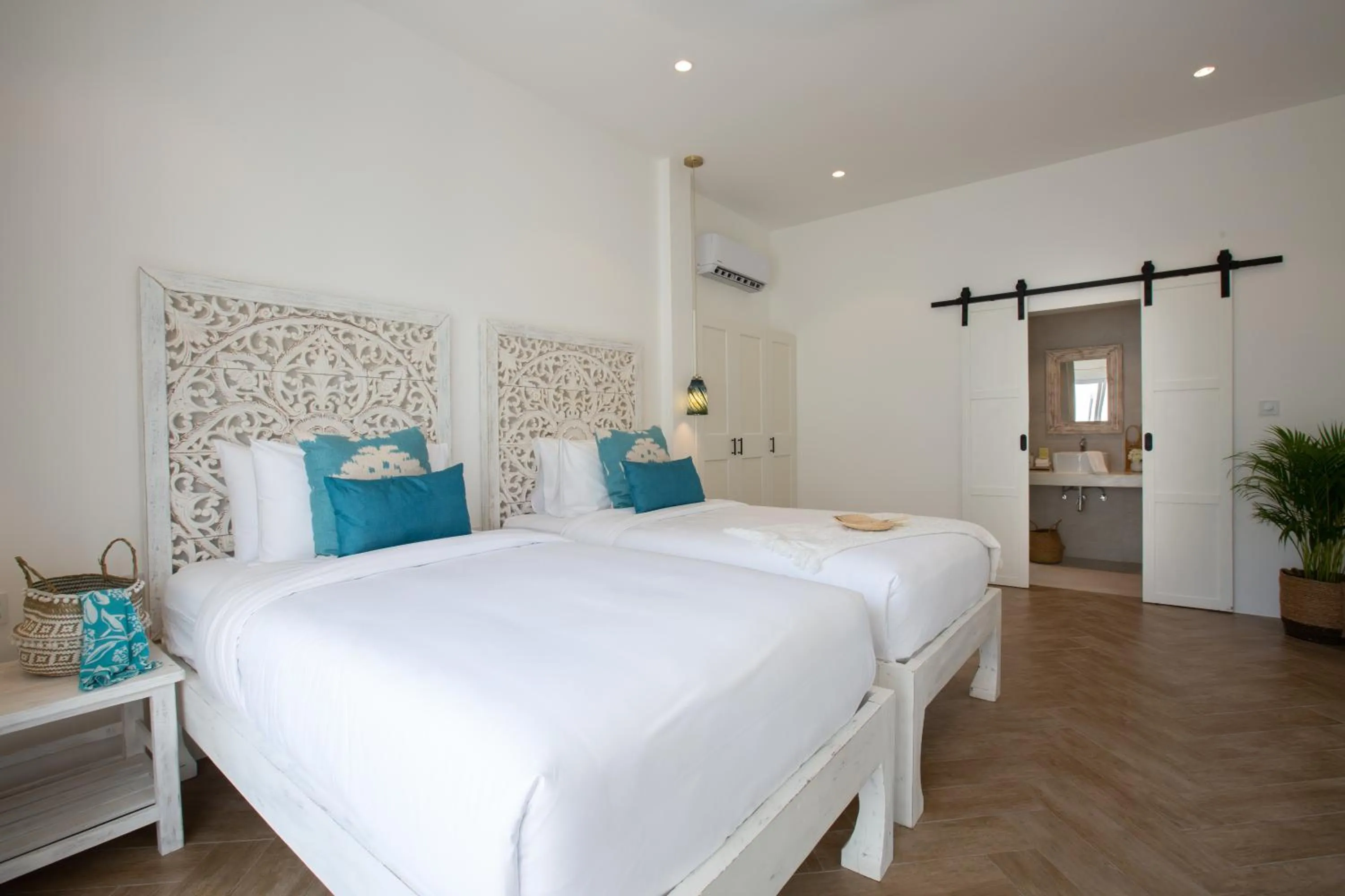 Bed in Tembo Beach Club & Resort