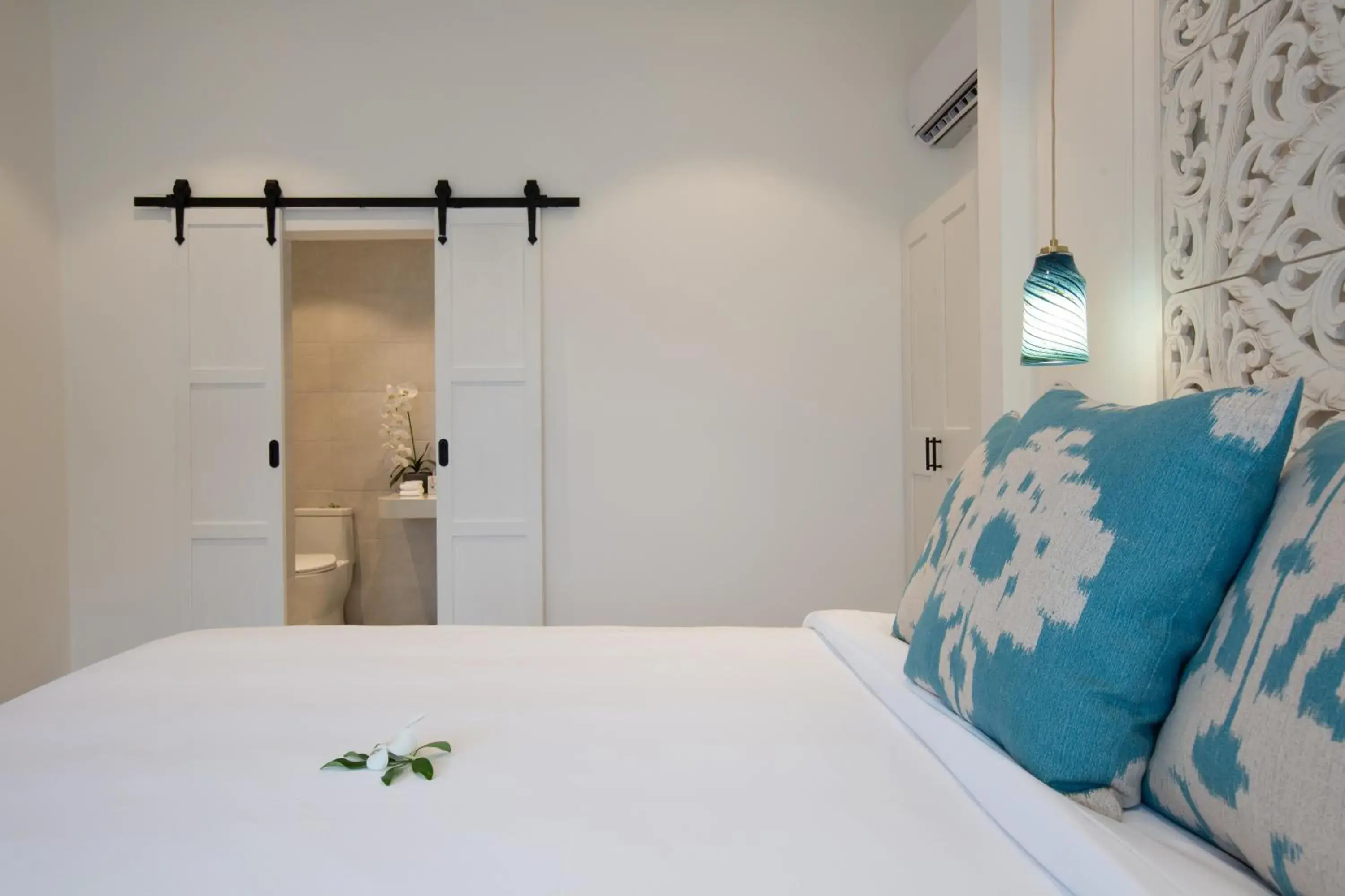 Bed in Tembo Beach Club & Resort Bed in Tembo Beach Club & Resort