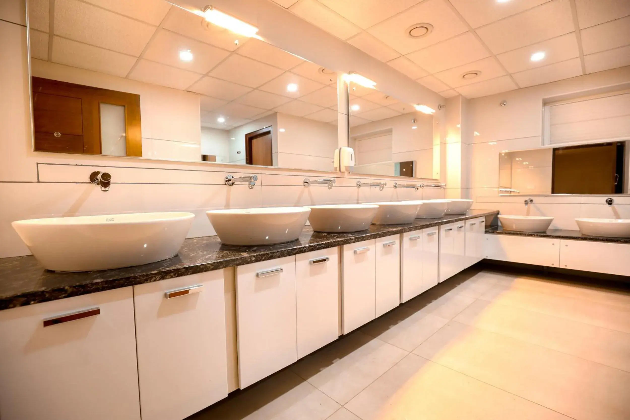 Restaurant/places to eat in Krishnavalsam Regency Restaurant/places to eat in Krishnavalsam Regency