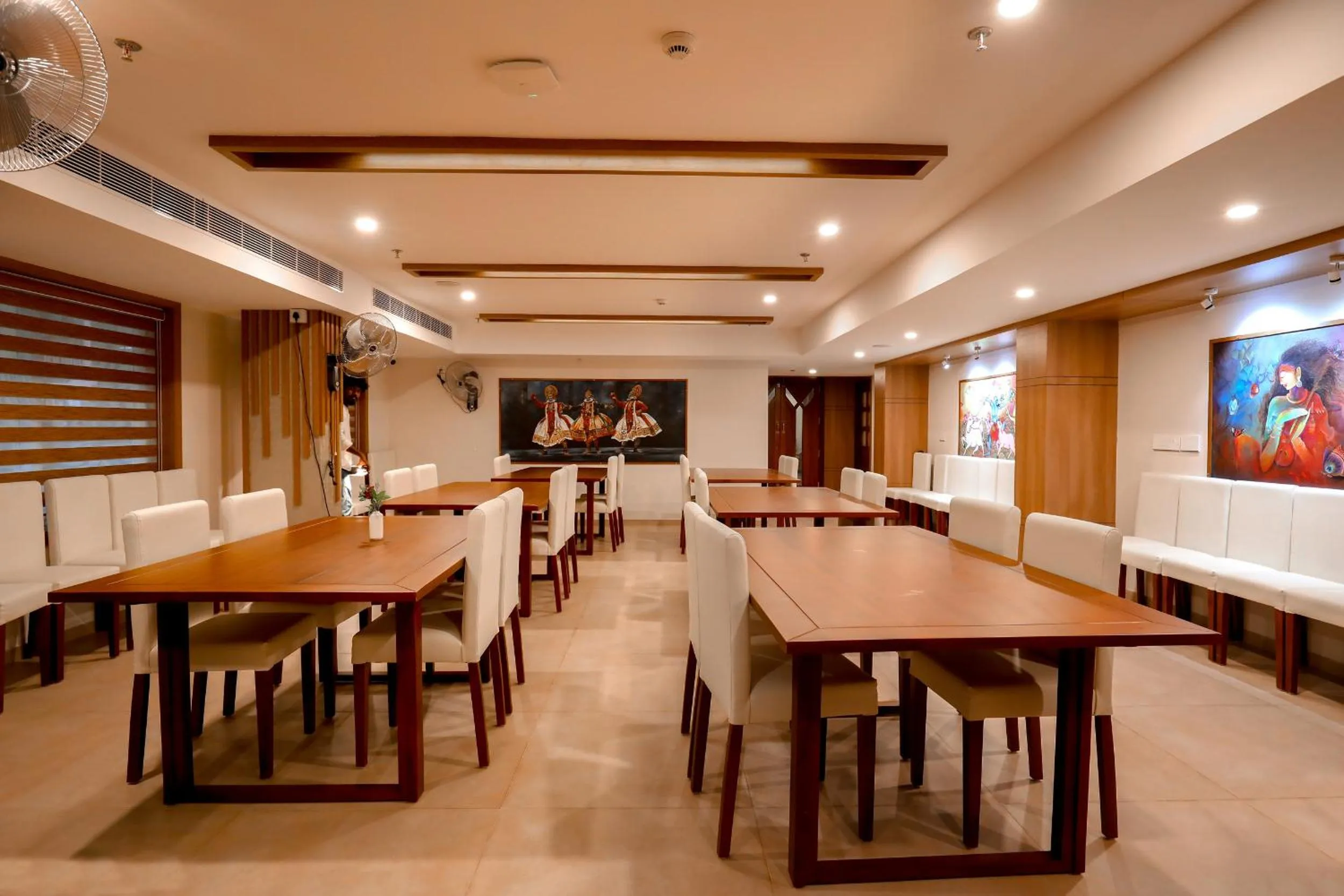 Restaurant/places to eat in Krishnavalsam Regency