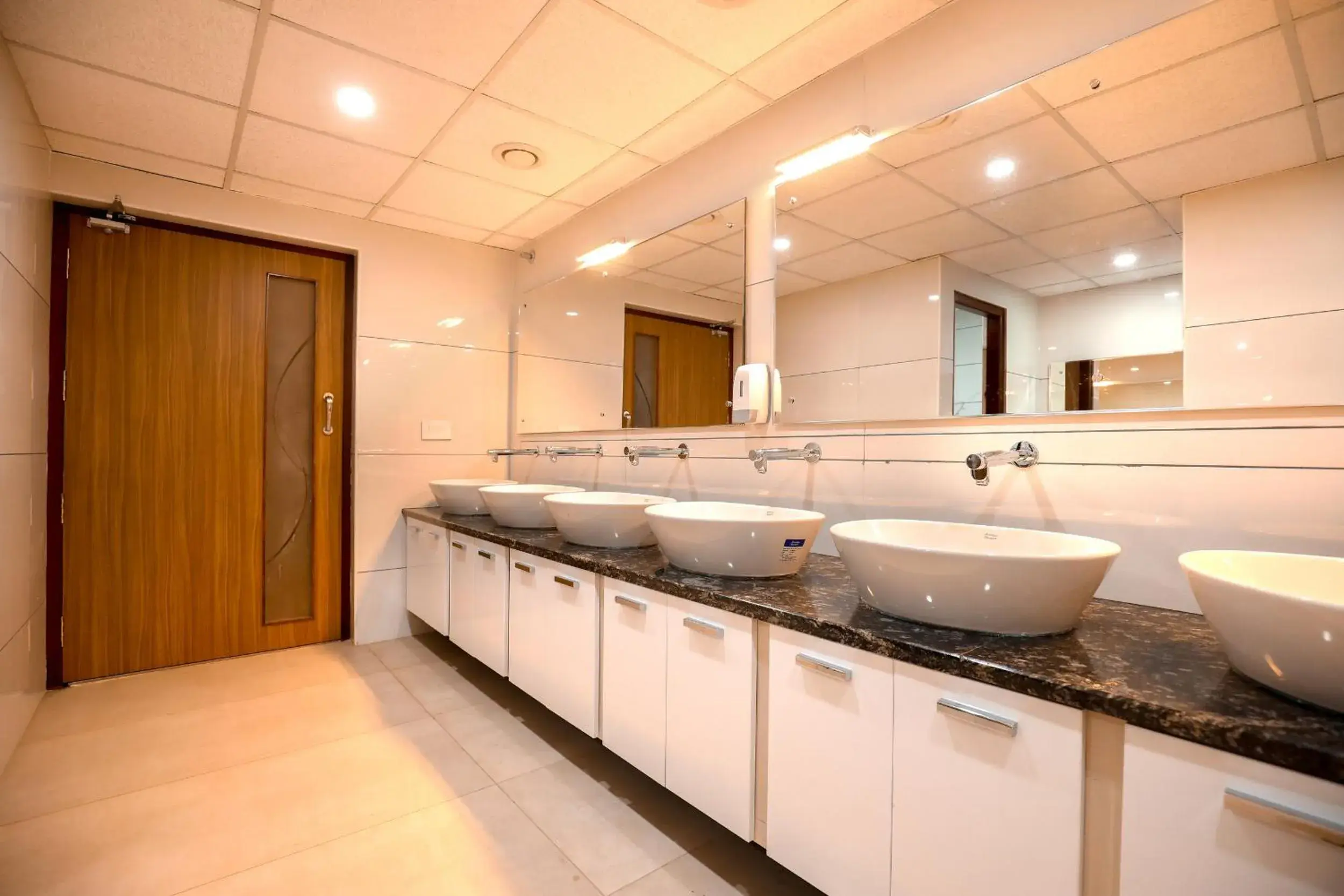 Restaurant/places to eat in Krishnavalsam Regency Restaurant/places to eat in Krishnavalsam Regency