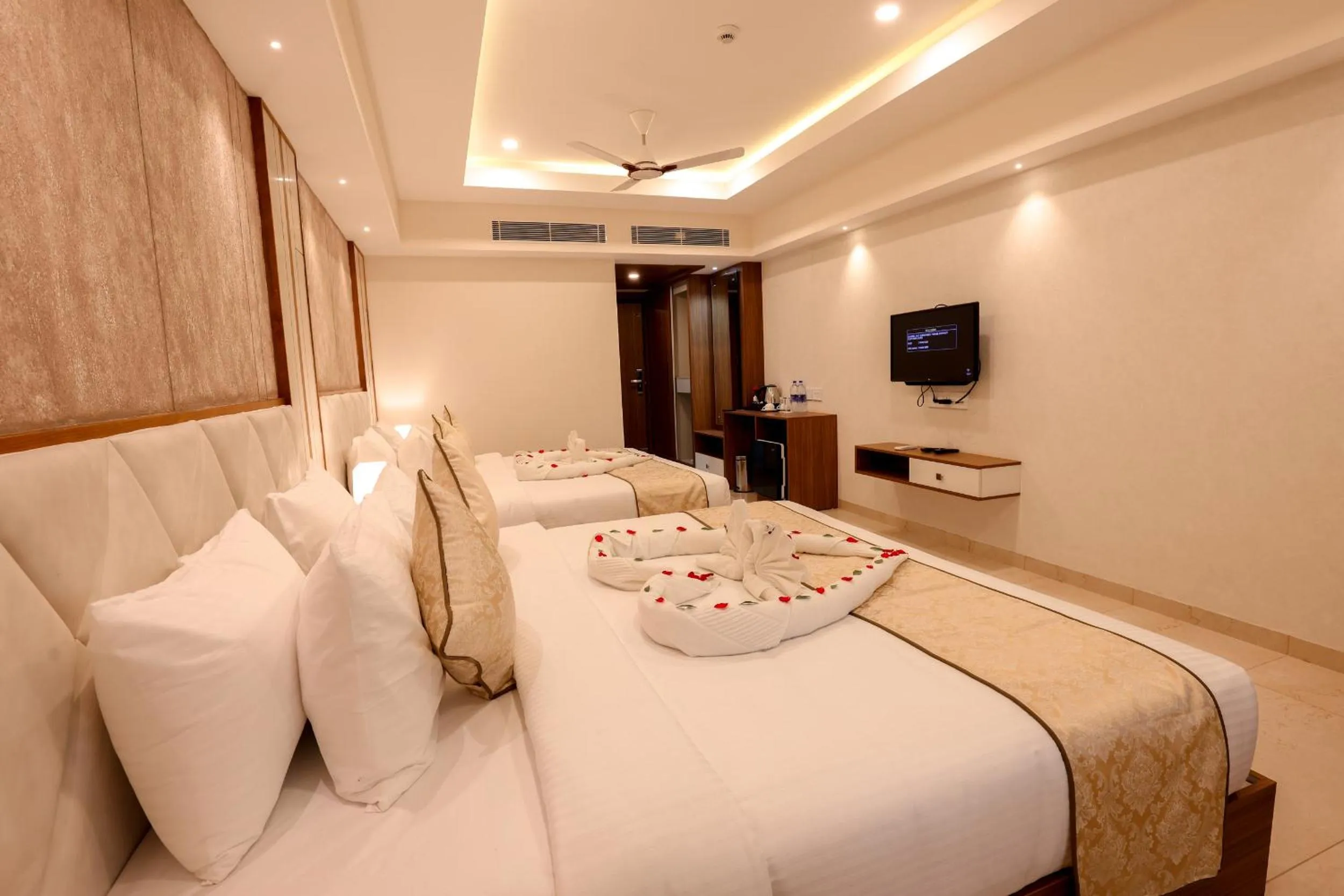 Photo of the whole room, Bed in Krishnavalsam Regency