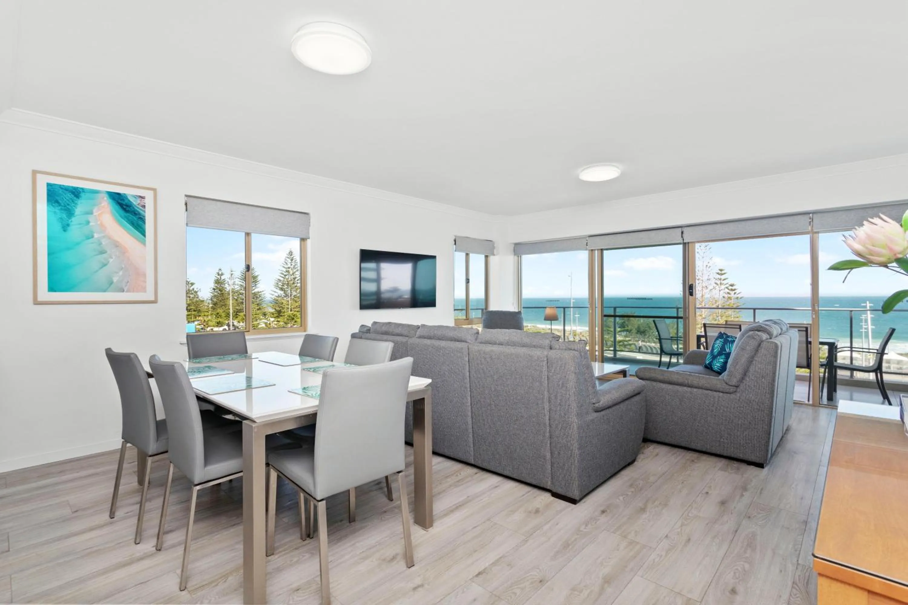 Dining area in Suite 310 Sandcastles 3 Bedroom Deluxe