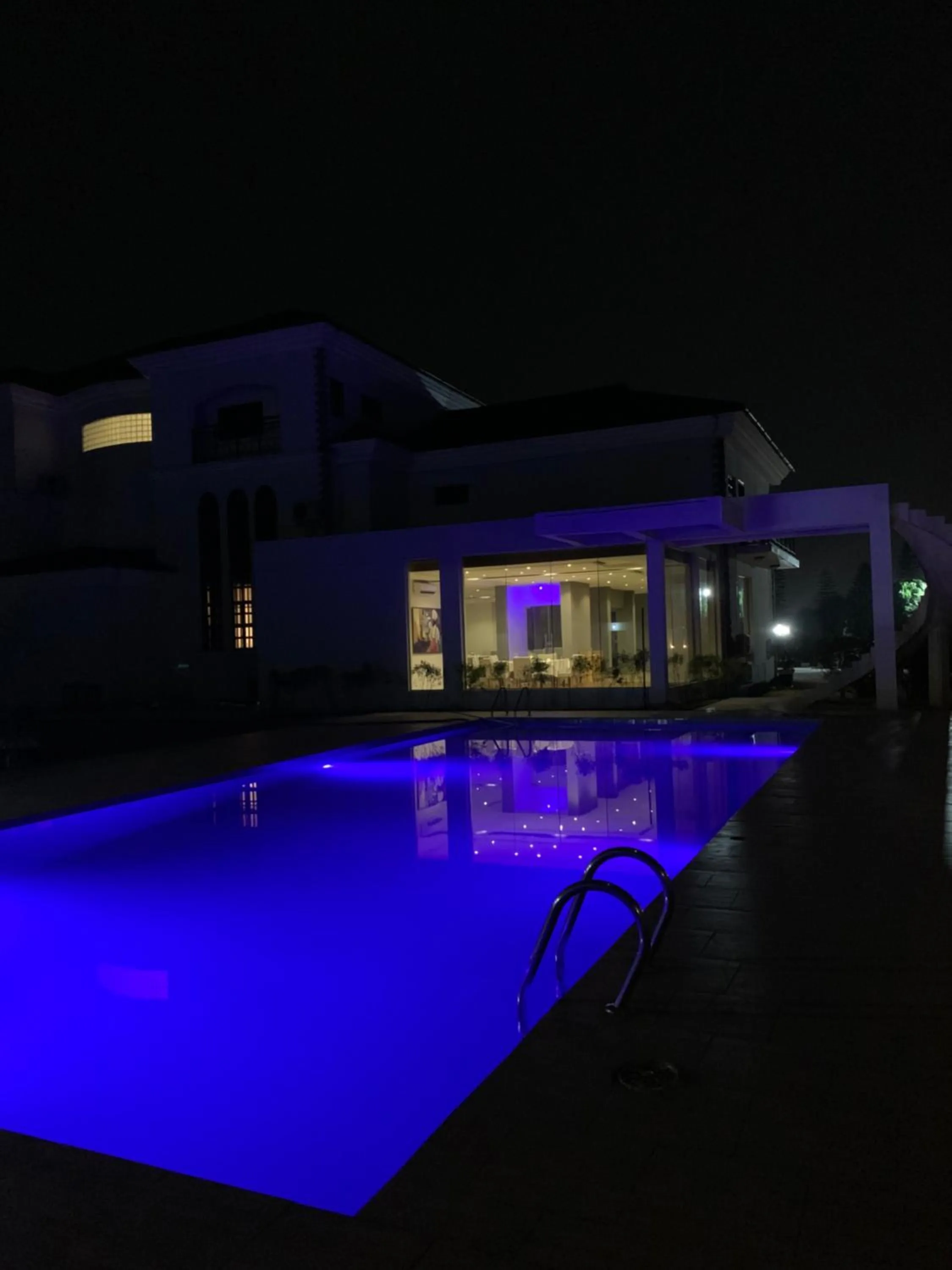 Swimming pool in Gordonsville Escape Boutique Hotel