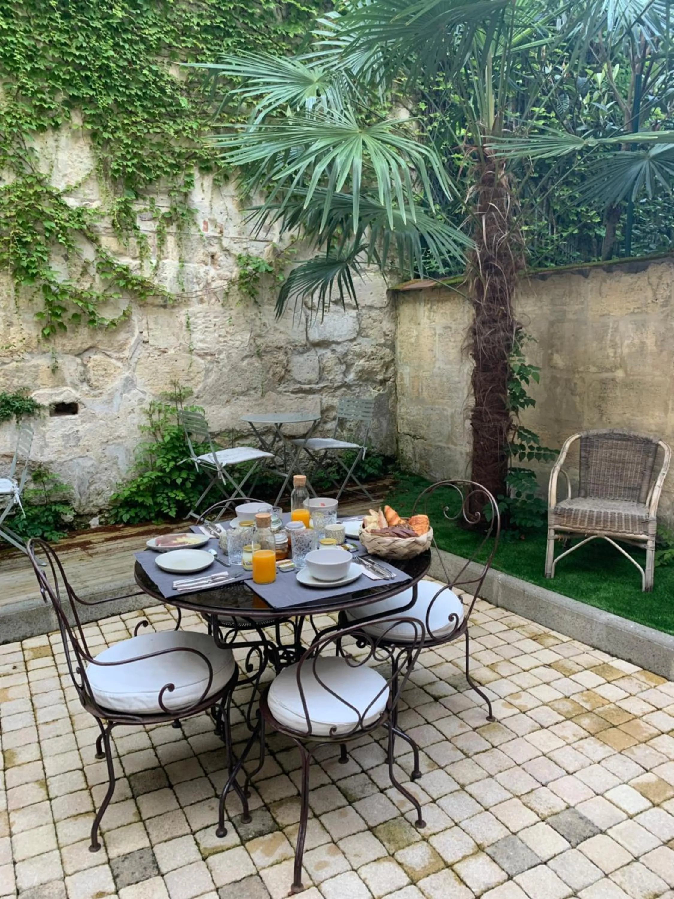 Patio in B&B La Maison Galiène