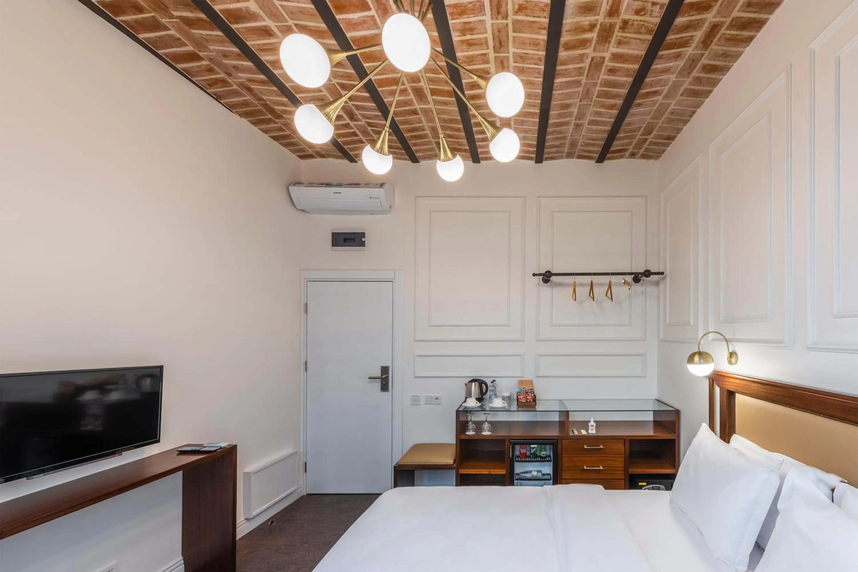 Bed in PeraNox Boutique Hotel