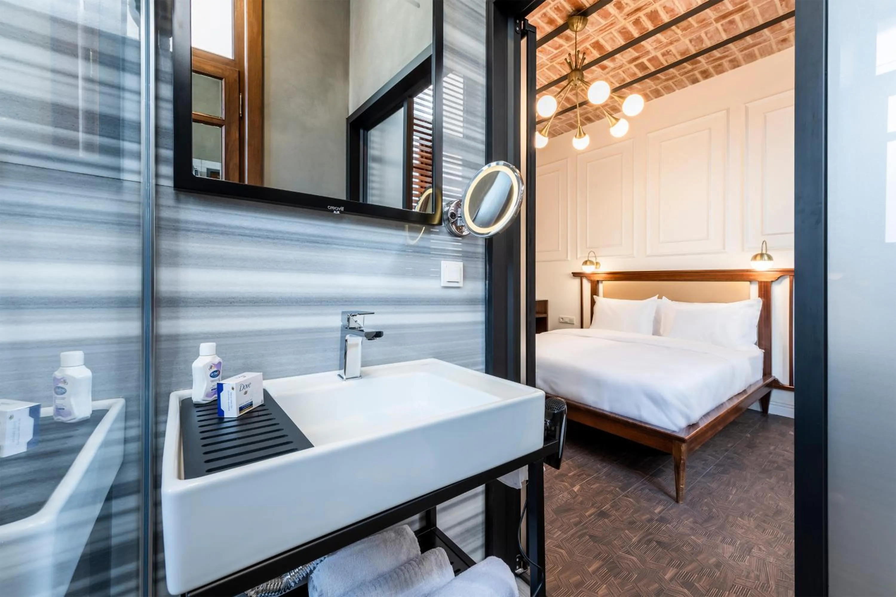 Shower, Bed in PeraNox Boutique Hotel