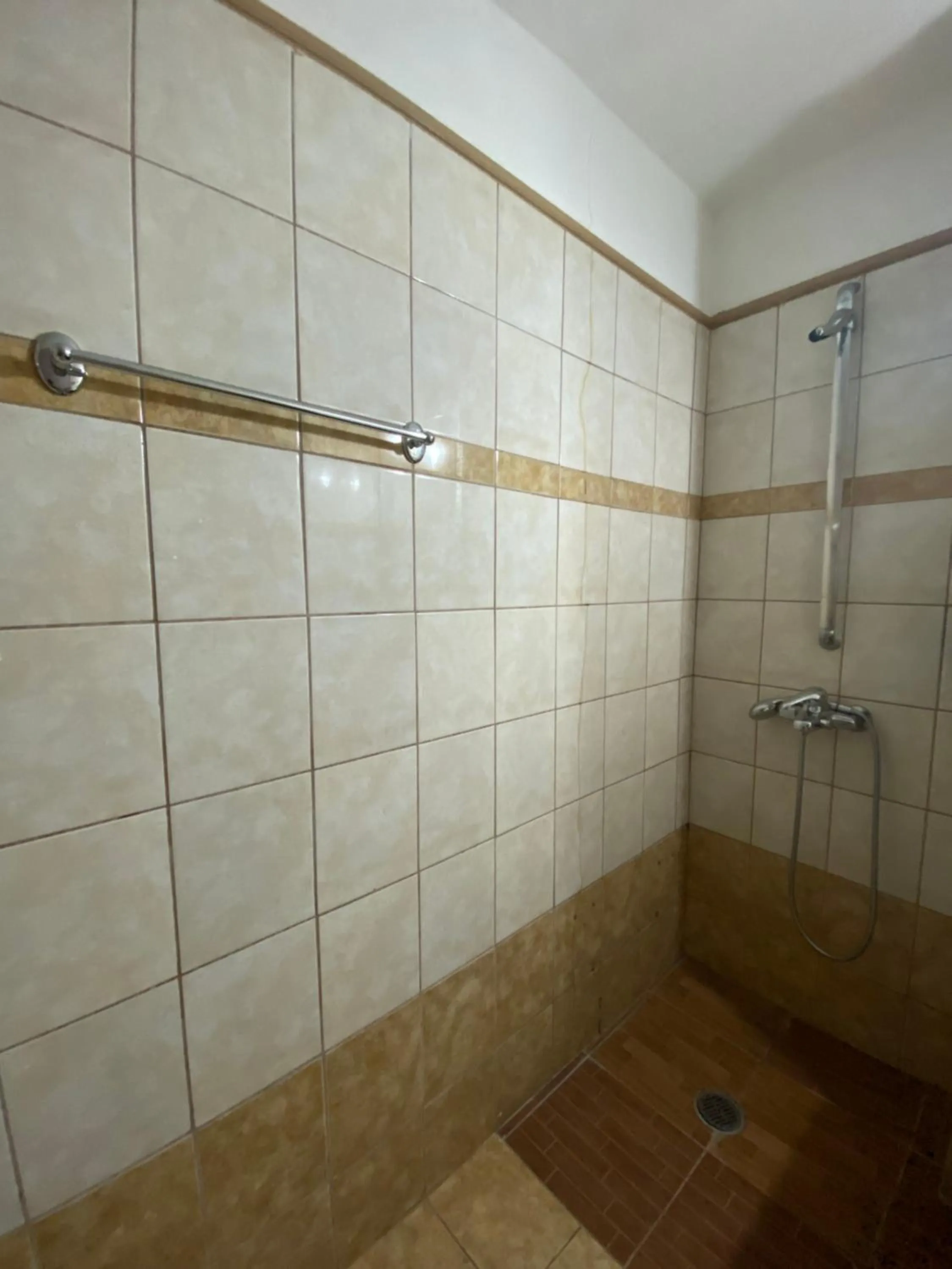 Bathroom in sozos inn hotel vonitsa