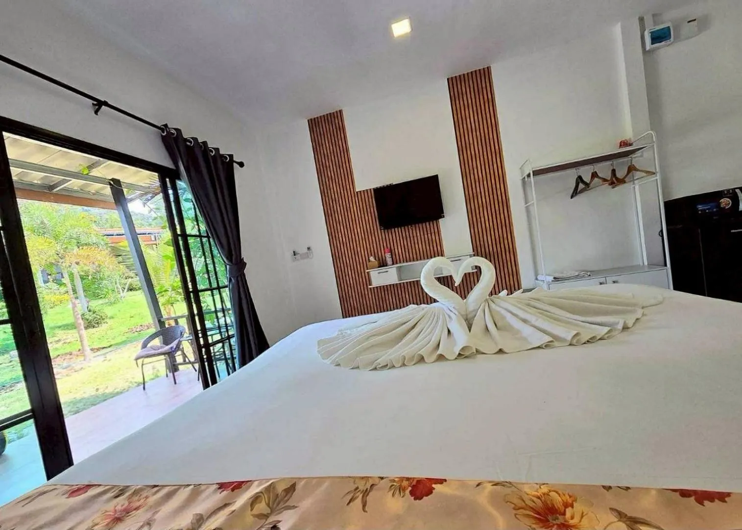 Photo of the whole room, Bed in Phurin Thara Resort