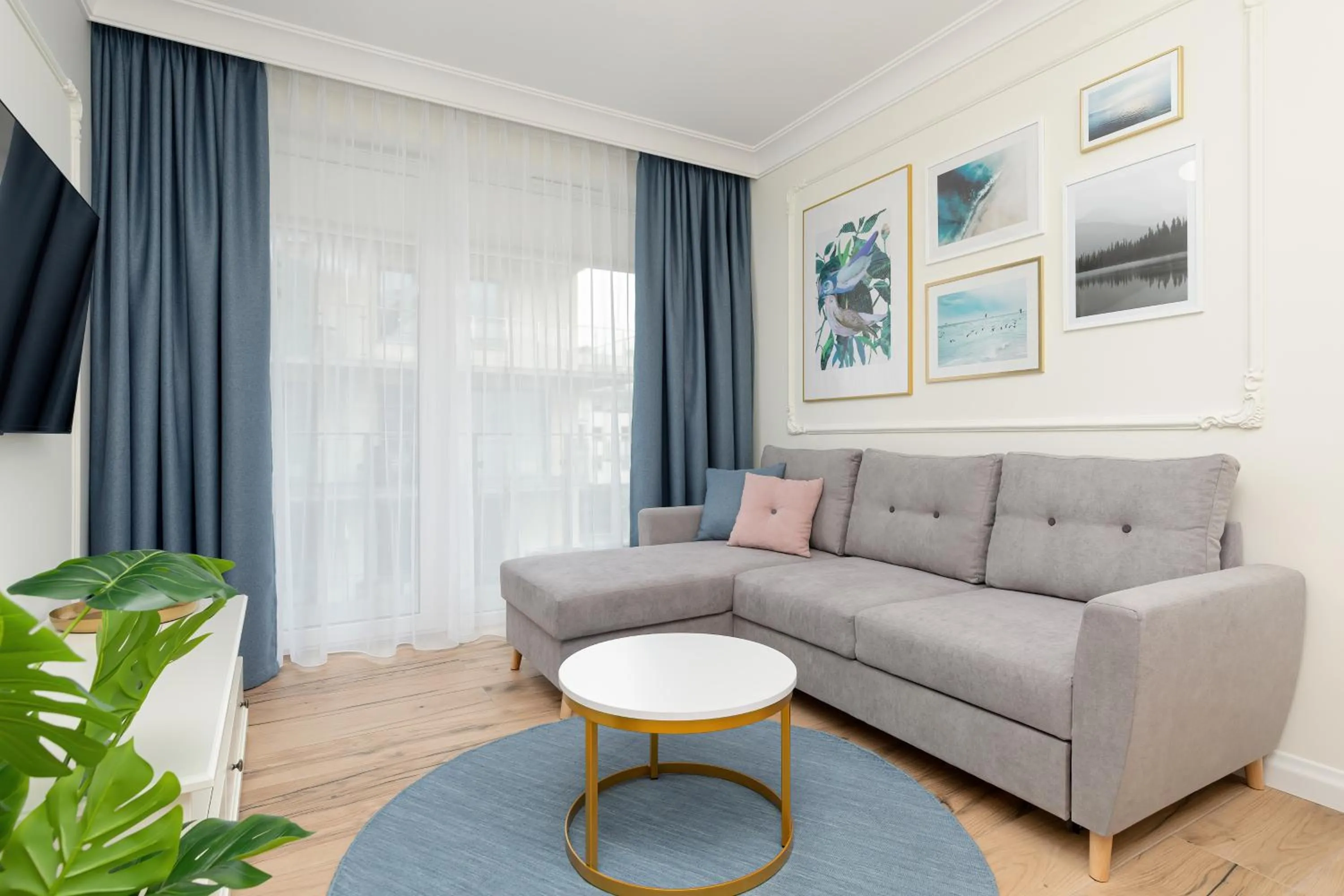 Living room in Apartamenty Osiedle Bursztynowe II by Noclegi Renters