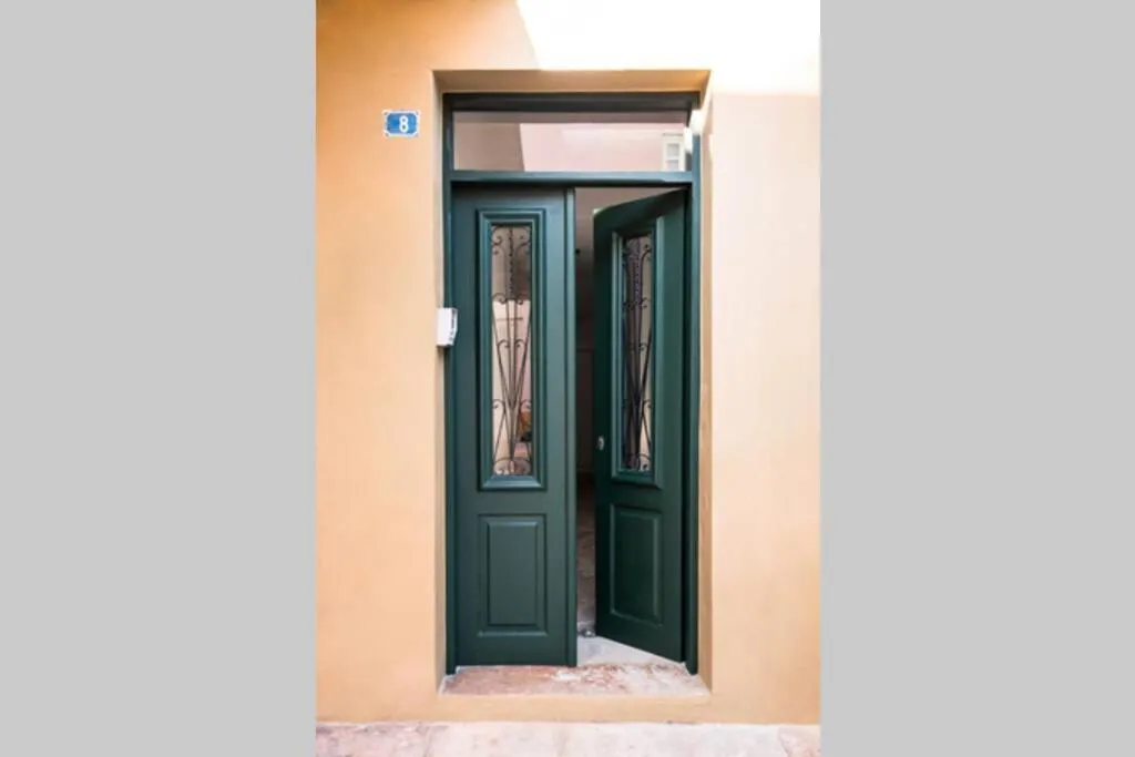 Facade/entrance in House 8 - In the Heart of Venetian town w. Parking