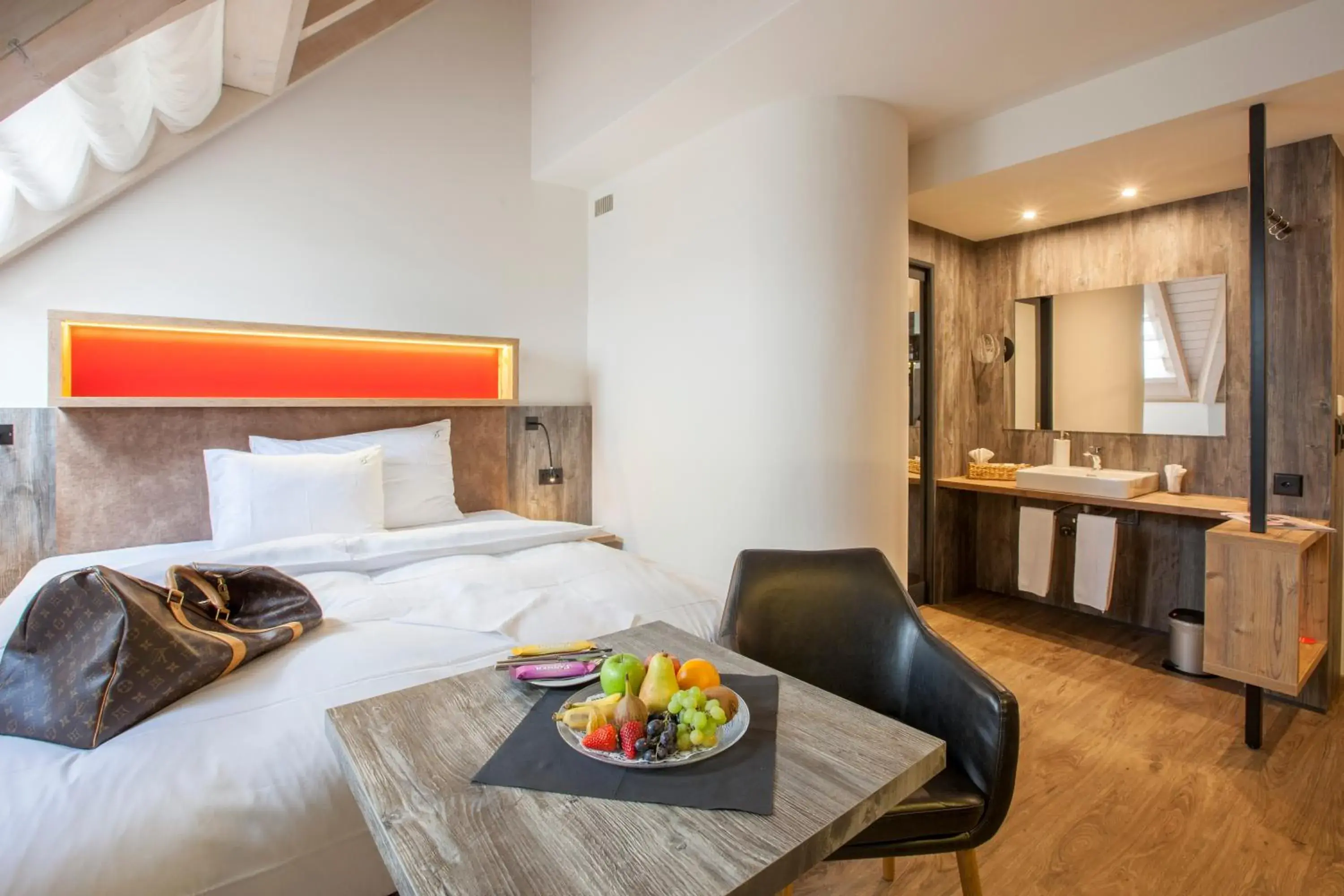 Photo of the whole room, Bed in Boutiquehotel Thessoni Classic & Self service Residence Home Zürich Photo of the whole room, Bed in Boutiquehotel Thessoni Classic & Self service Residence Home Zürich