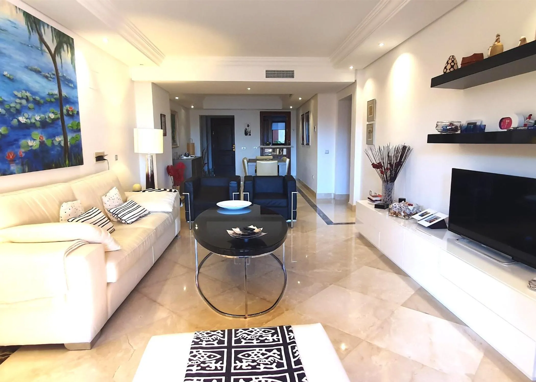 Luxurious Two Bedroom Apartment in Mar Azul, Estepona