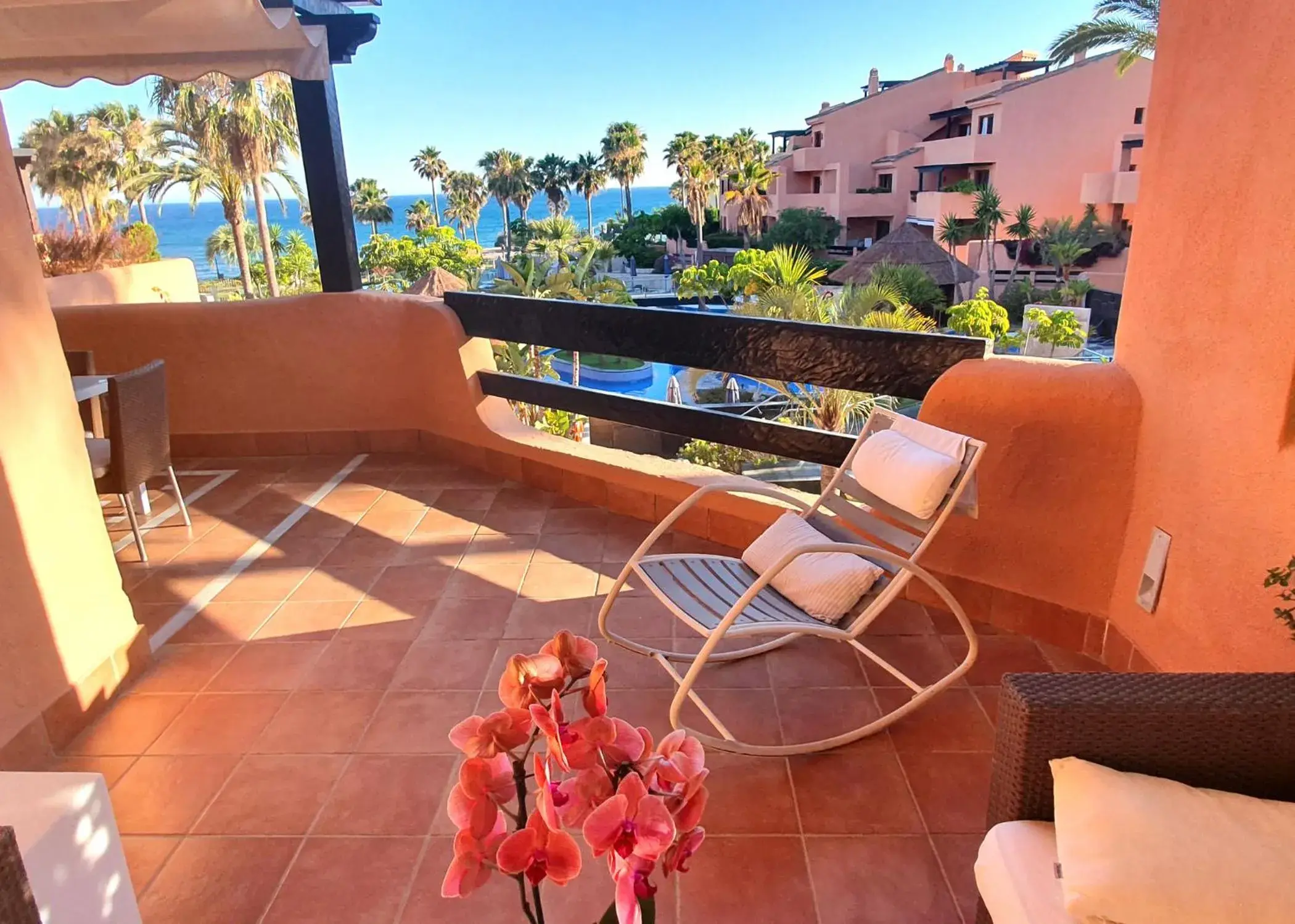 Luxurious Two Bedroom Apartment in Mar Azul, Estepona Luxurious Two Bedroom Apartment in Mar Azul, Estepona