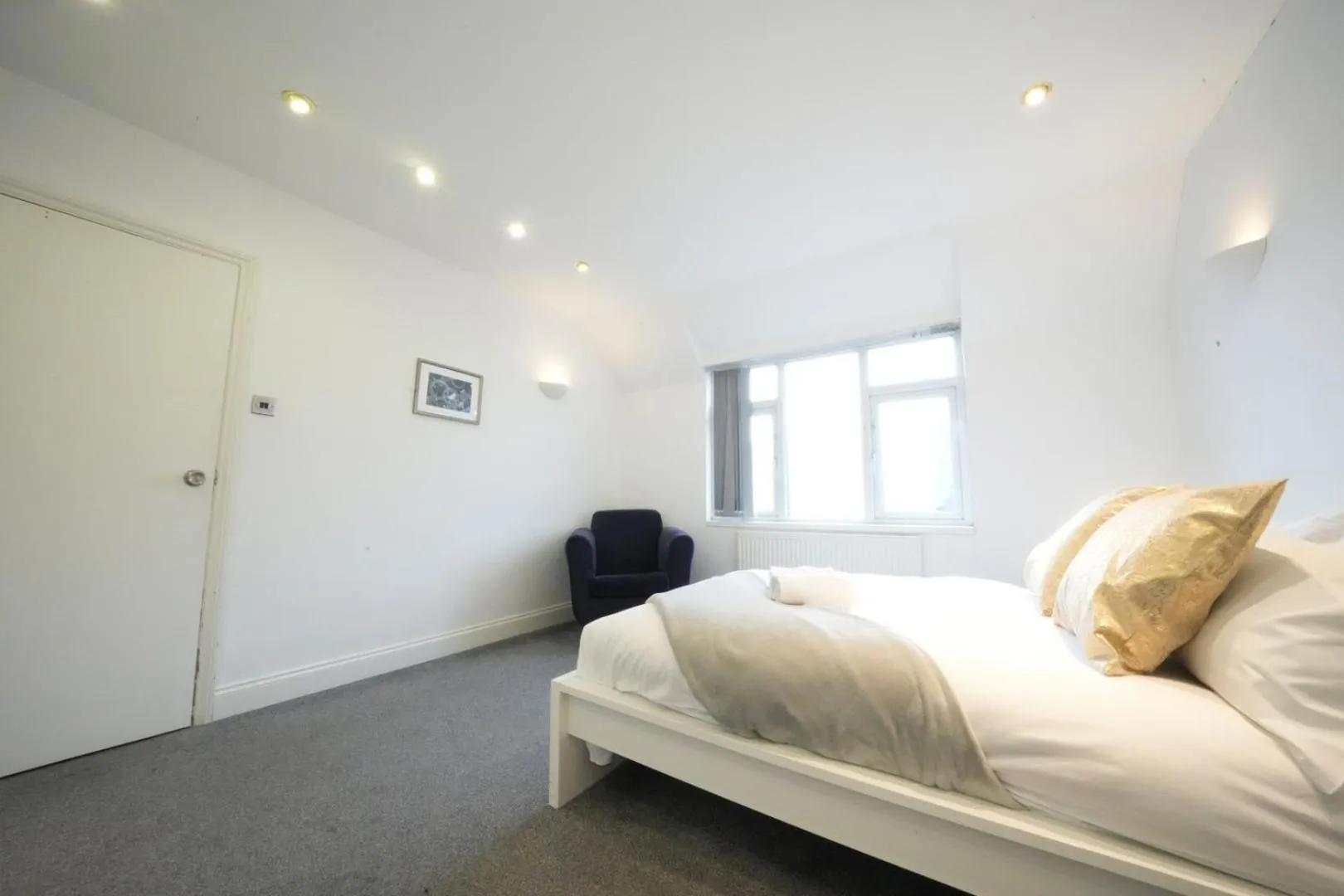 Bed in Airport Comfy Stay