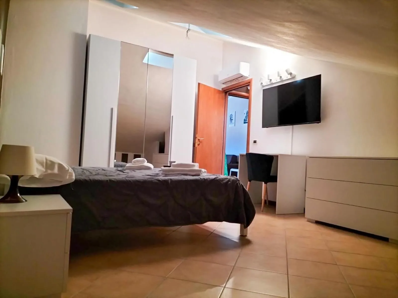 Bed in HH Hermoso Housing SERRAVALLE