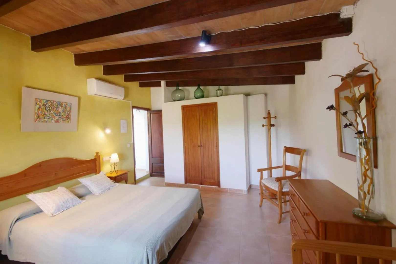 Living room, Bed in Can Moragues