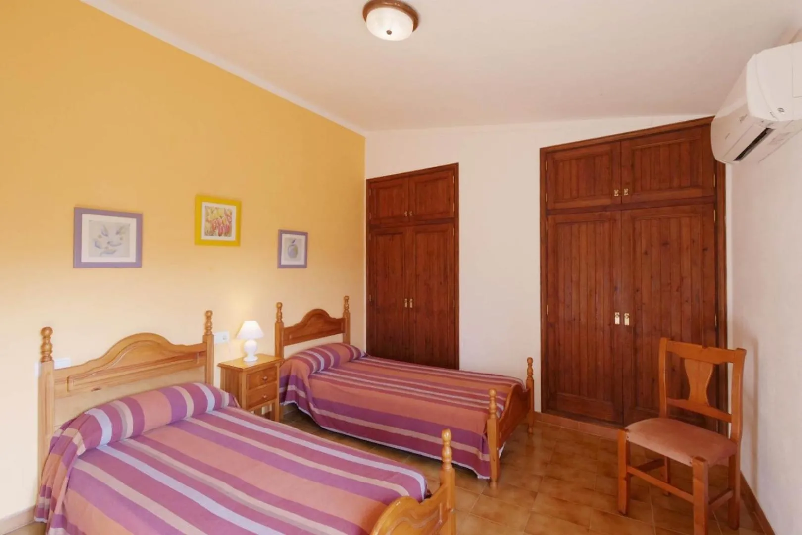 Property building, Bed in Can Moragues