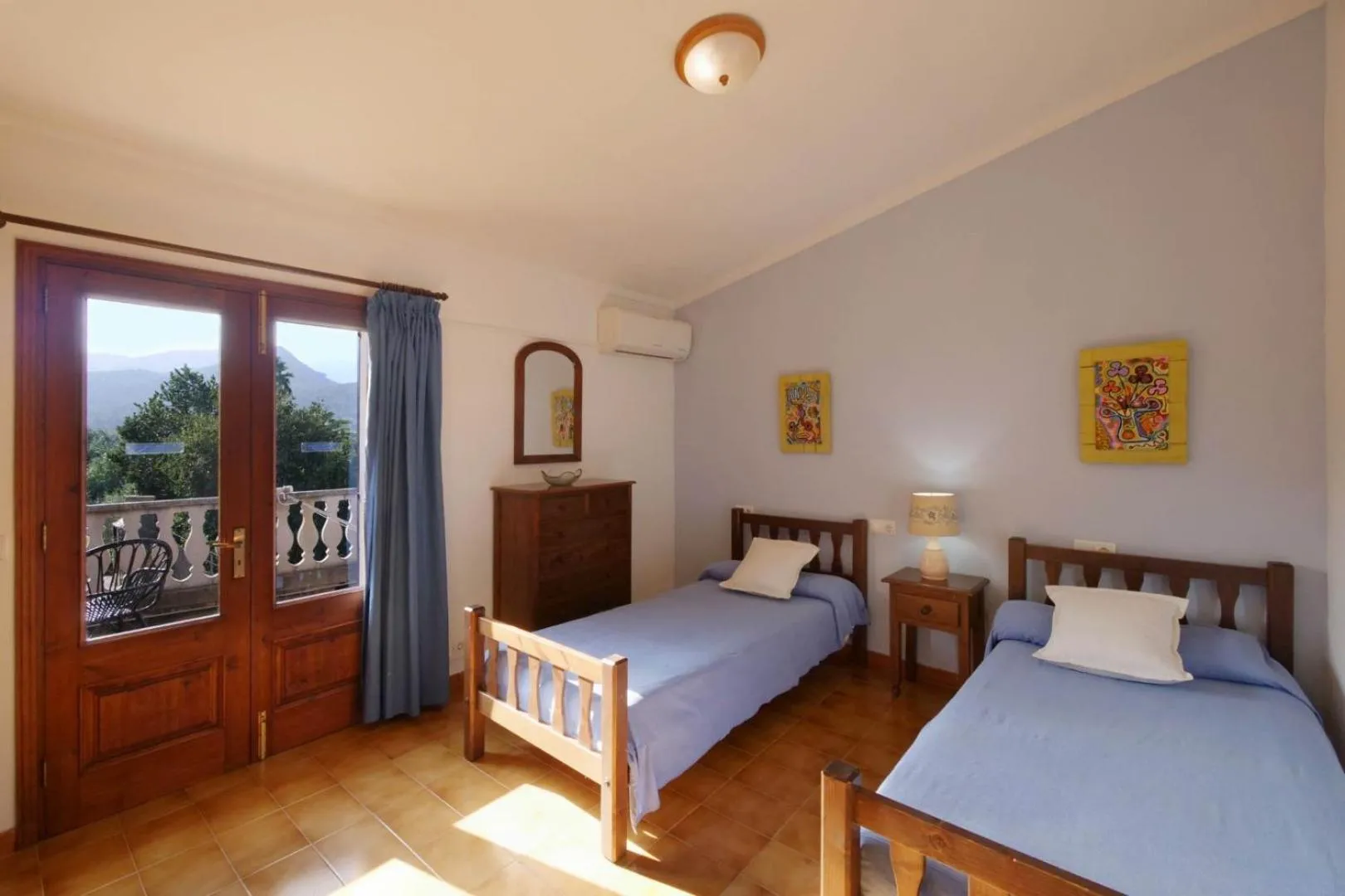Living room, Bed in Can Moragues