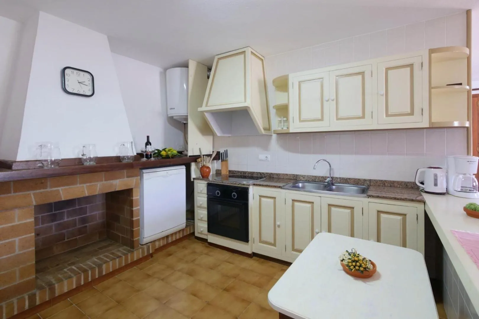 Kitchen or kitchenette in Can Moragues