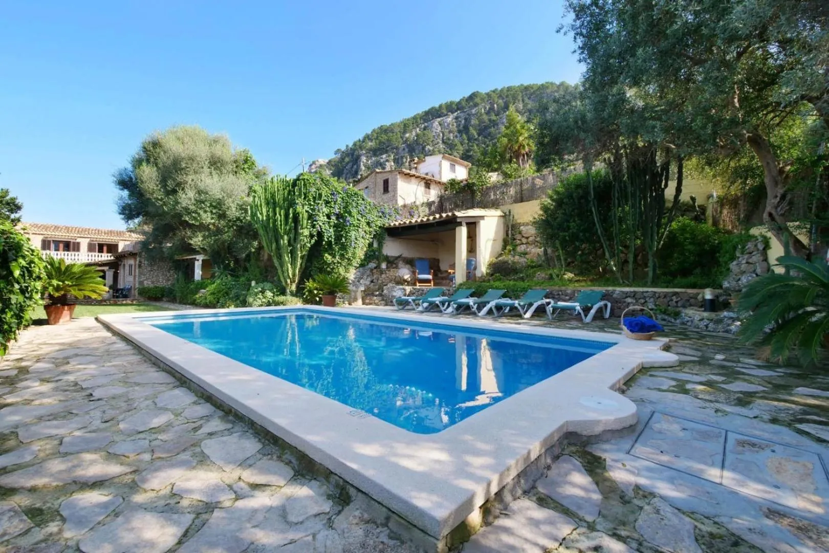 Property building in Can Moragues