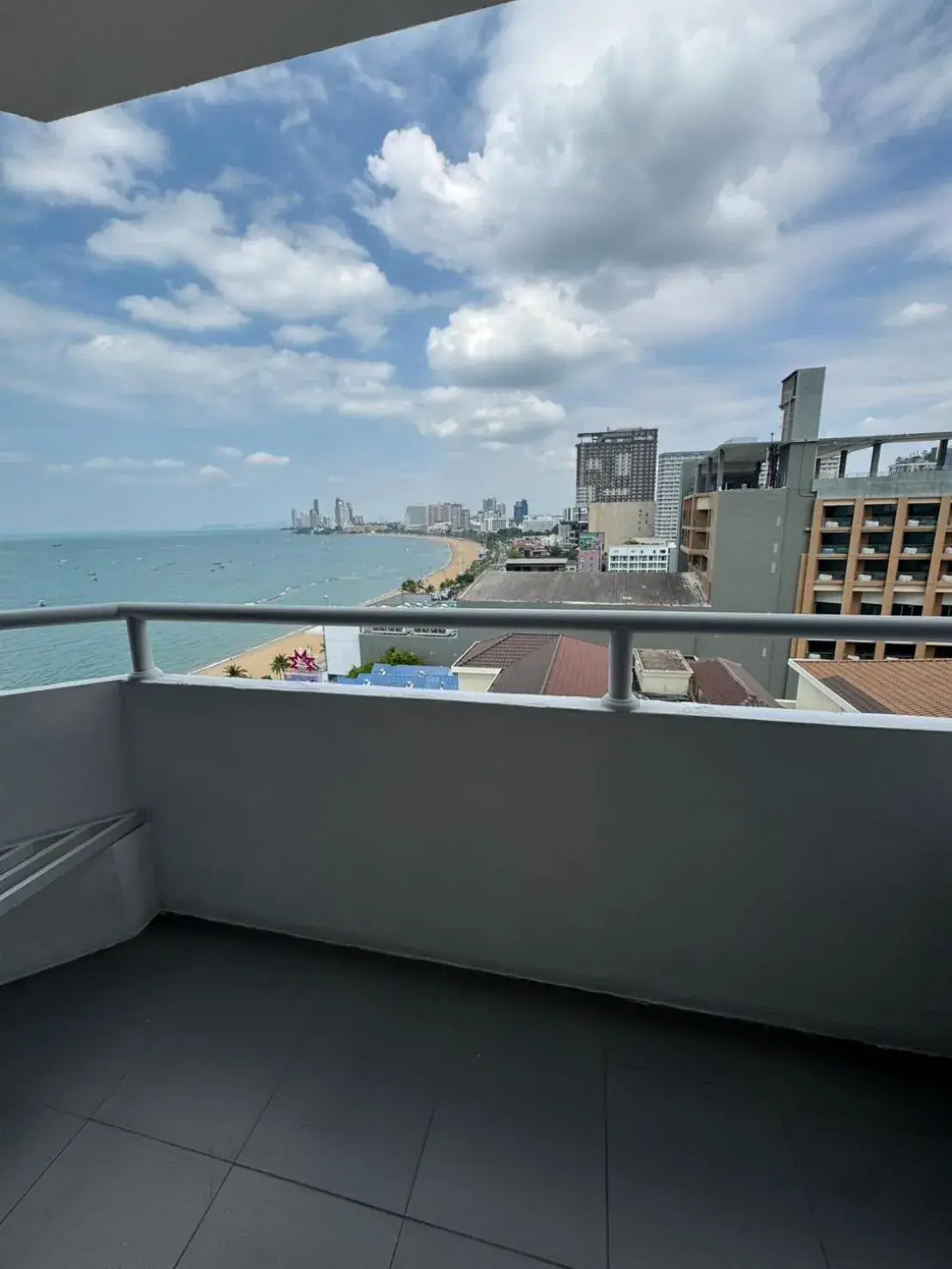 Deluxe Twin Room with Sea View in Hermann Hotel Pattaya - SHA Extra Plus Deluxe Twin Room with Sea View in Hermann Hotel Pattaya - SHA Extra Plus
