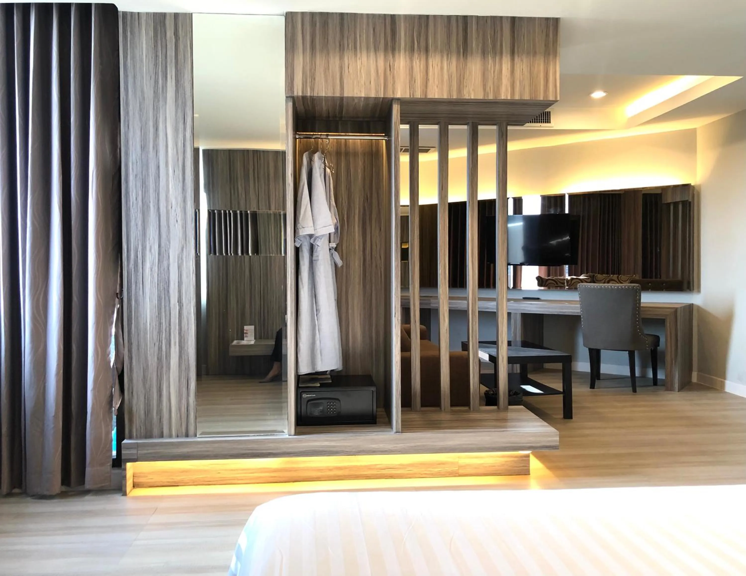 Living room, Bed in Hermann Hotel Pattaya - SHA Extra Plus