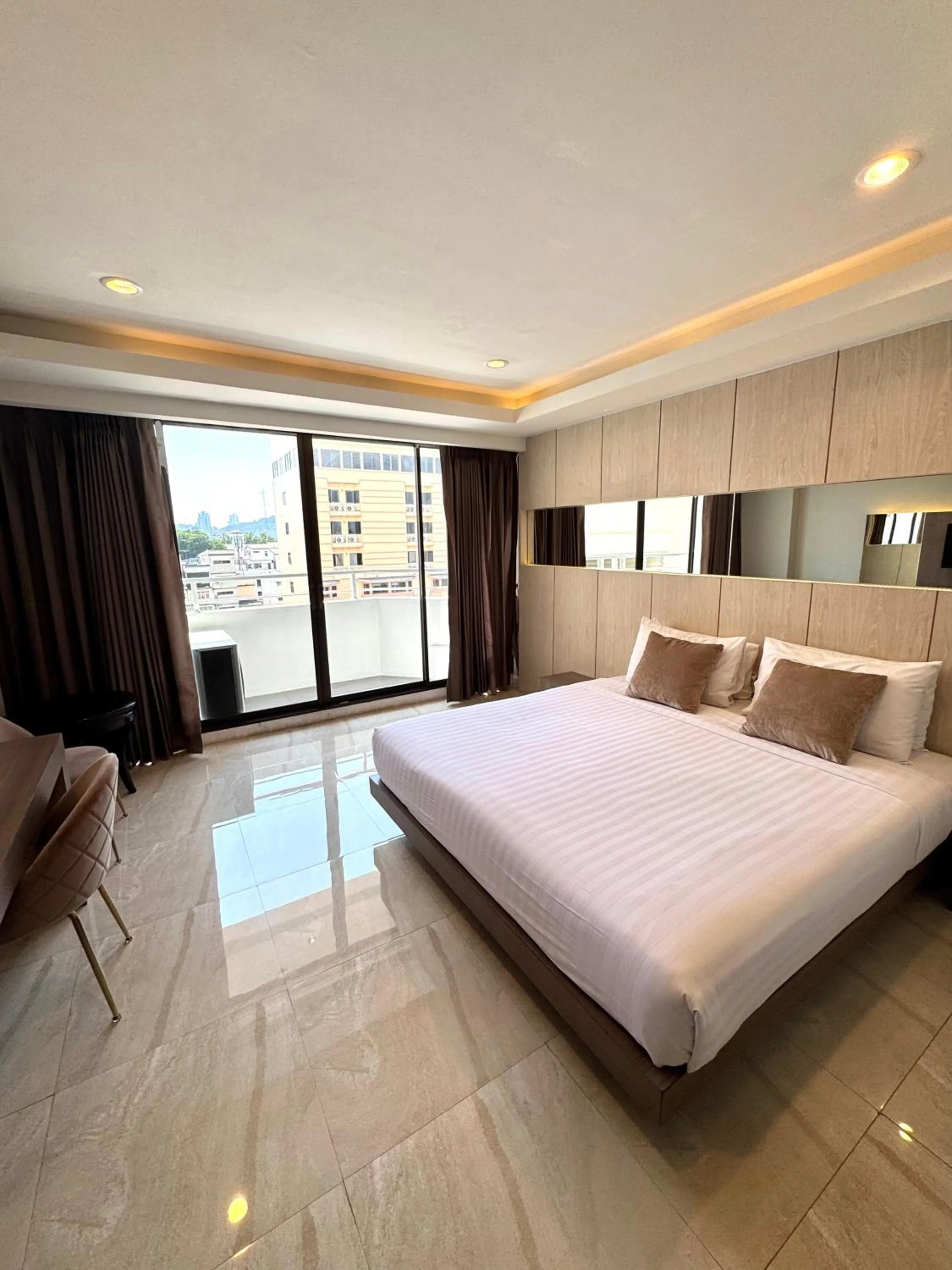 Bedroom, Bed in Hermann Hotel Pattaya - SHA Extra Plus