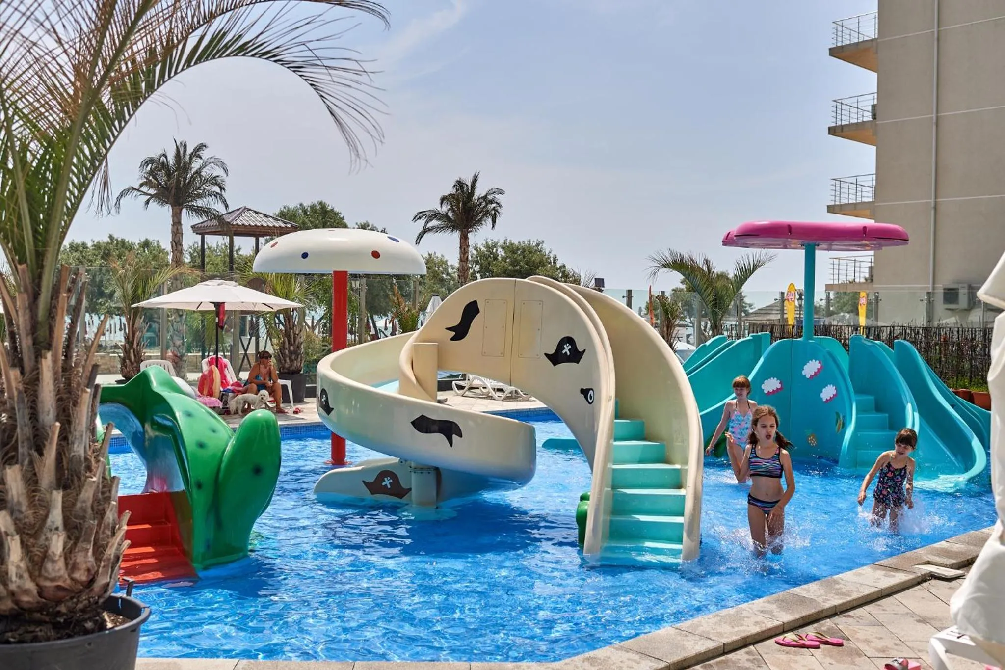 Glamour Sea view Family Apartments - Spa n Pools Resort