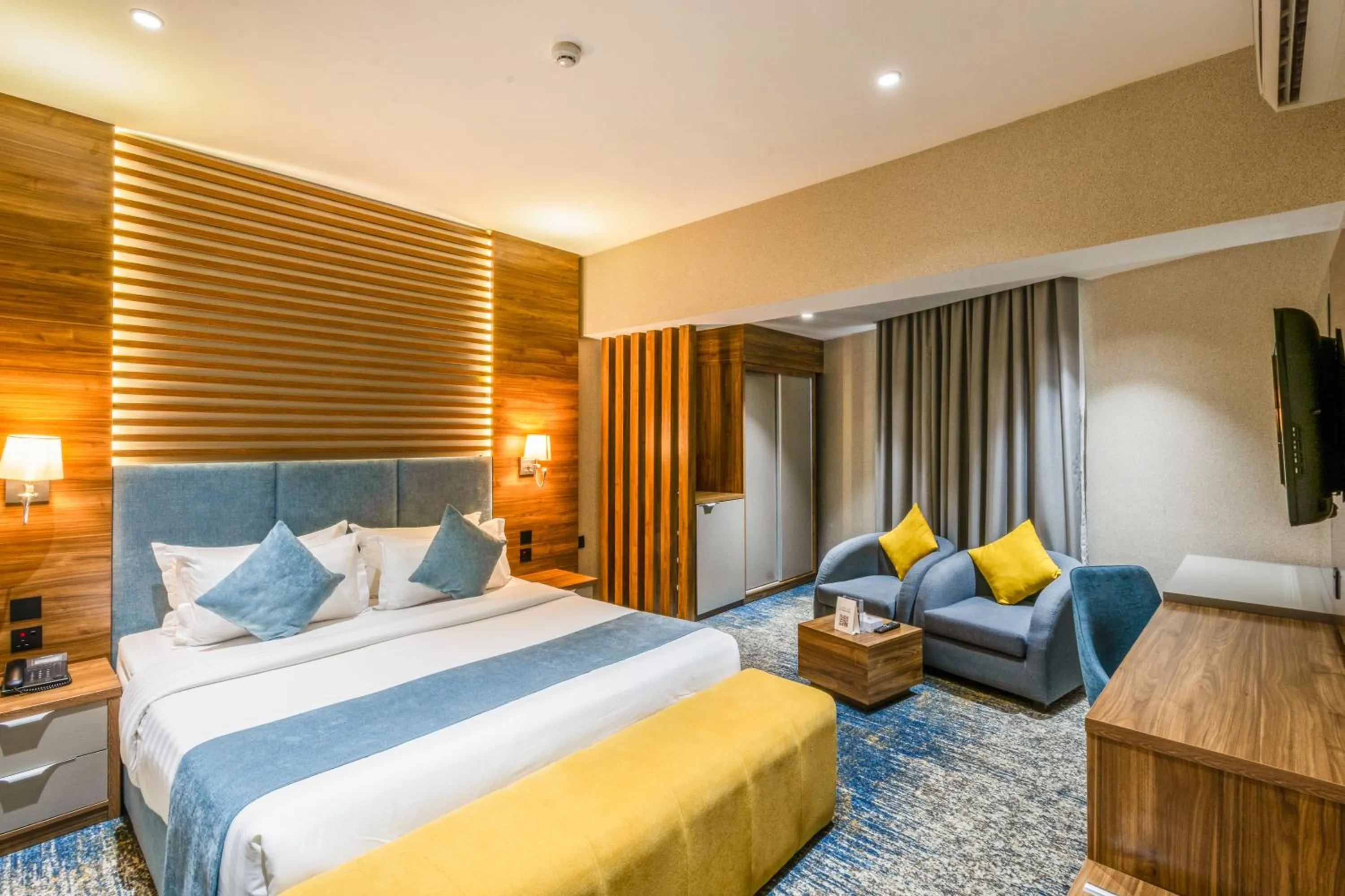 Bed in Almsakn Alola Hotel Company