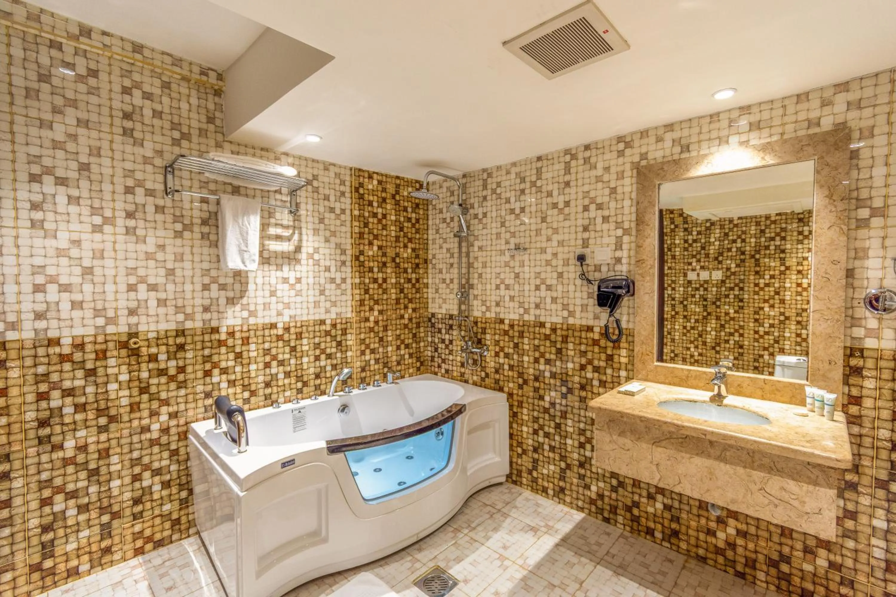 Almsakn Alola Hotel Company