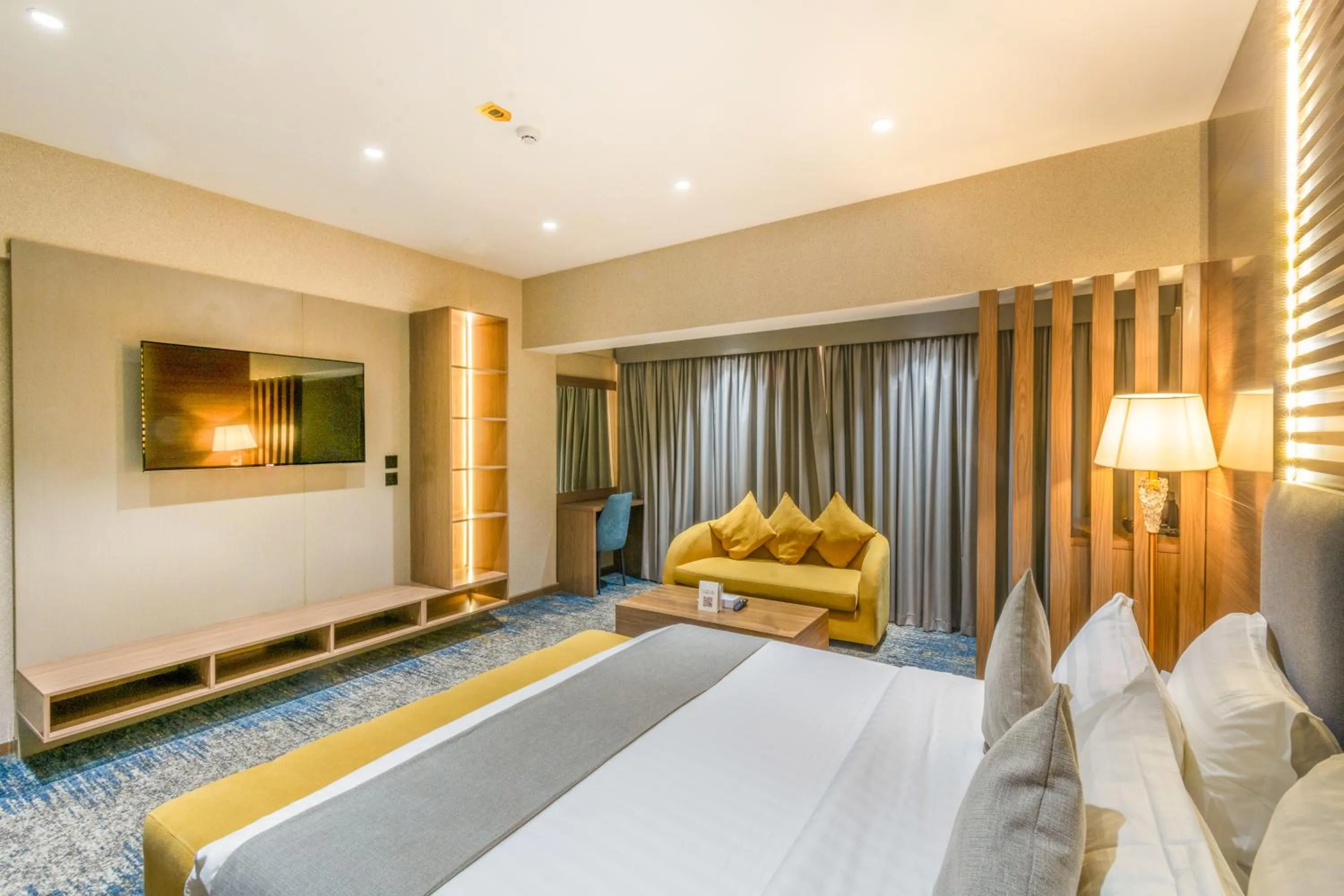 Bed in Almsakn Alola Hotel Company