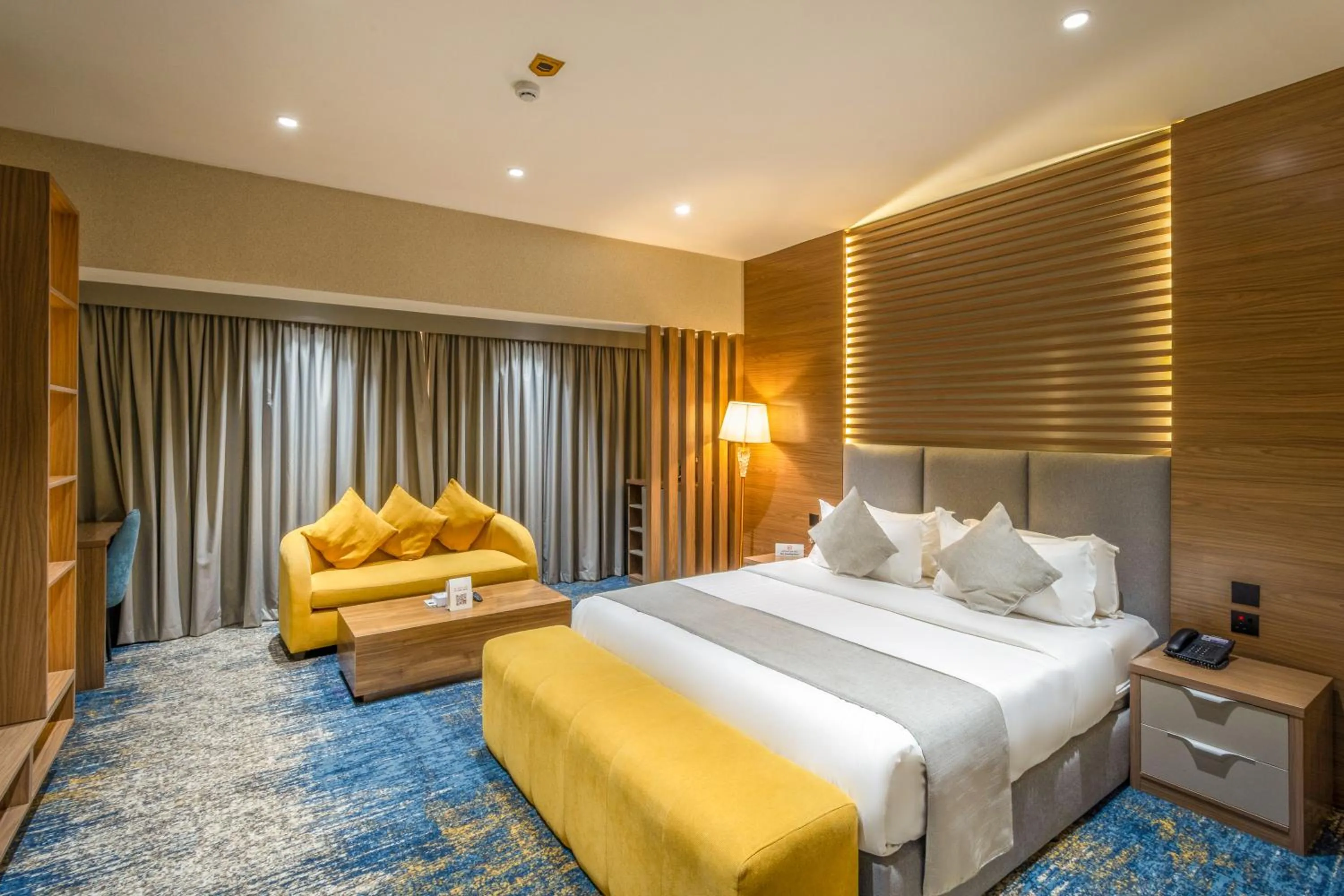 Bed in Almsakn Alola Hotel Company