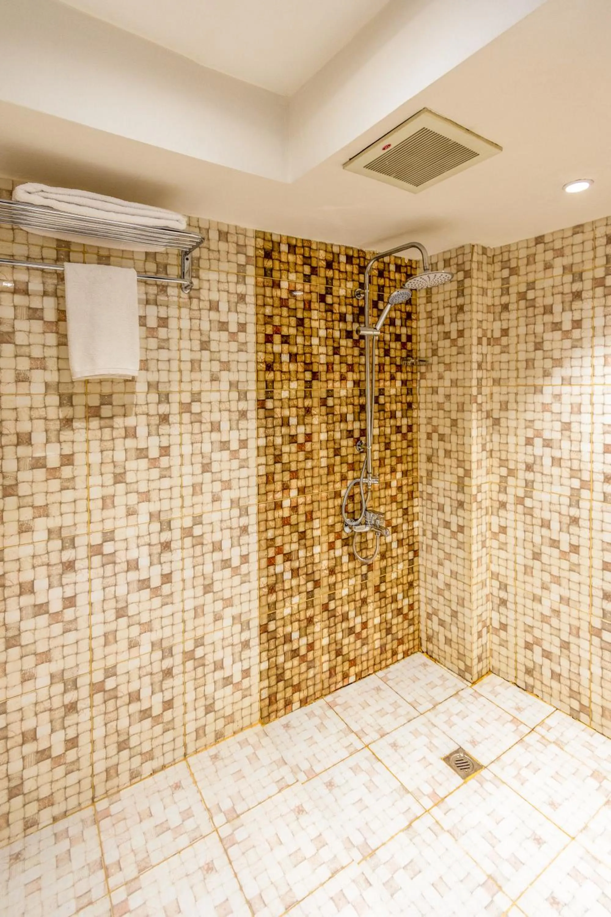 Almsakn Alola Hotel Company