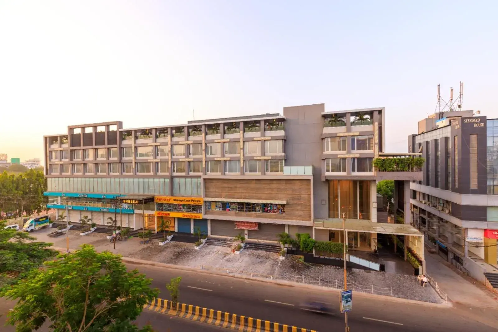 Property building in Sayaji Jamnagar Property building in Sayaji Jamnagar