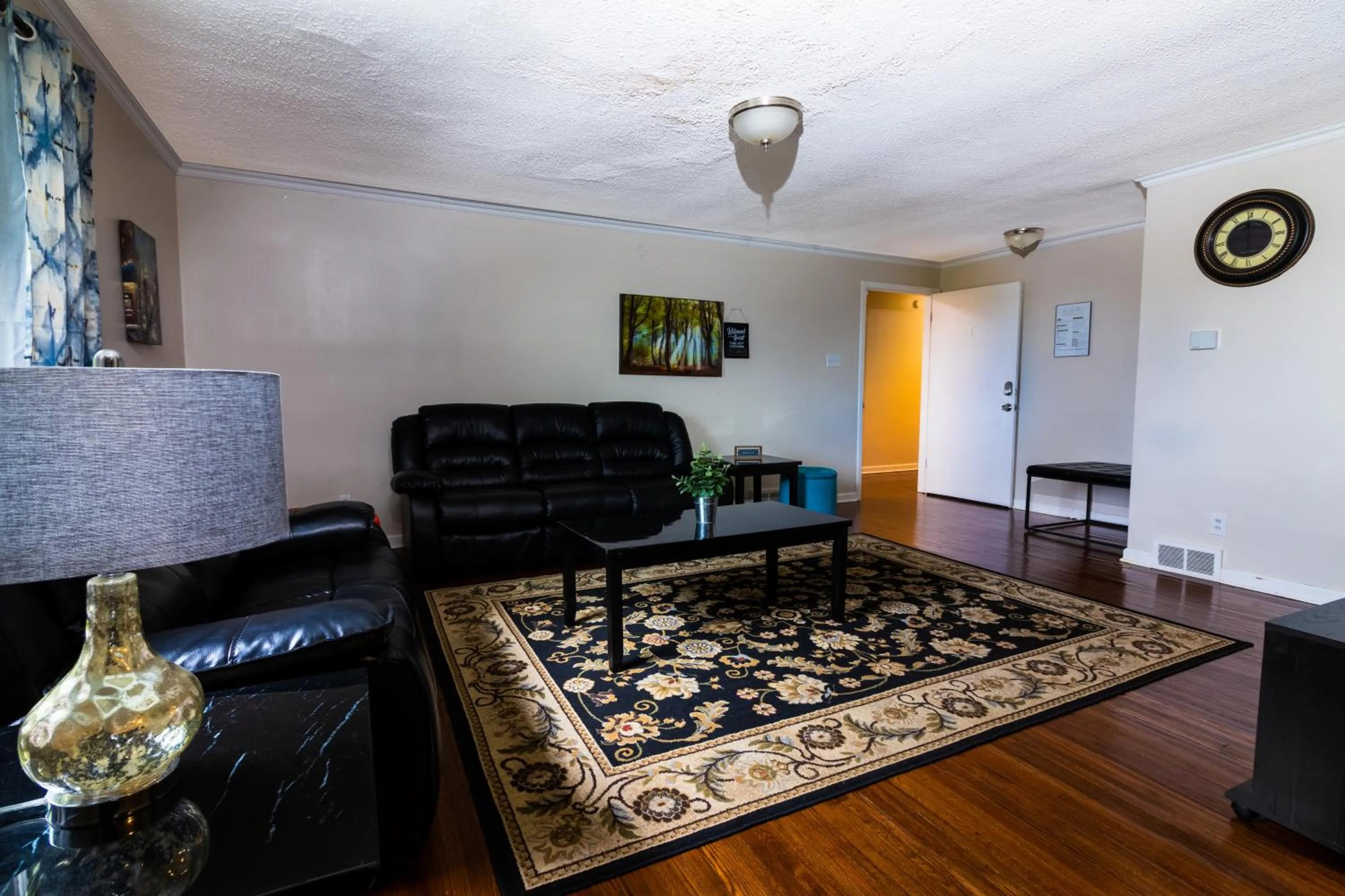 The Gorge View Villa- With Private Yard & Free Parking-see full listing info