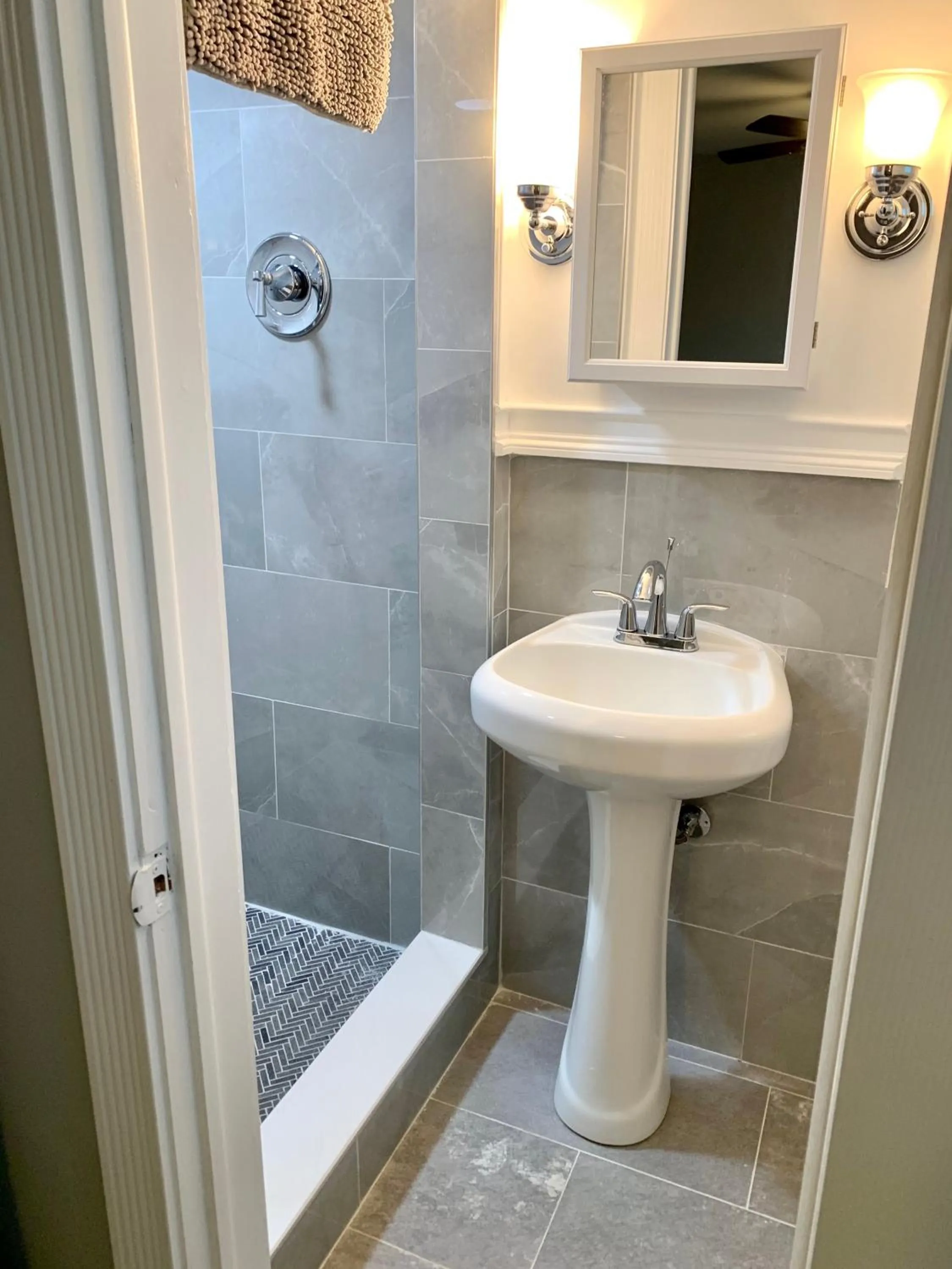 Bathroom in The Gorge View Villa- With Private Yard & Free Parking-see full listing info