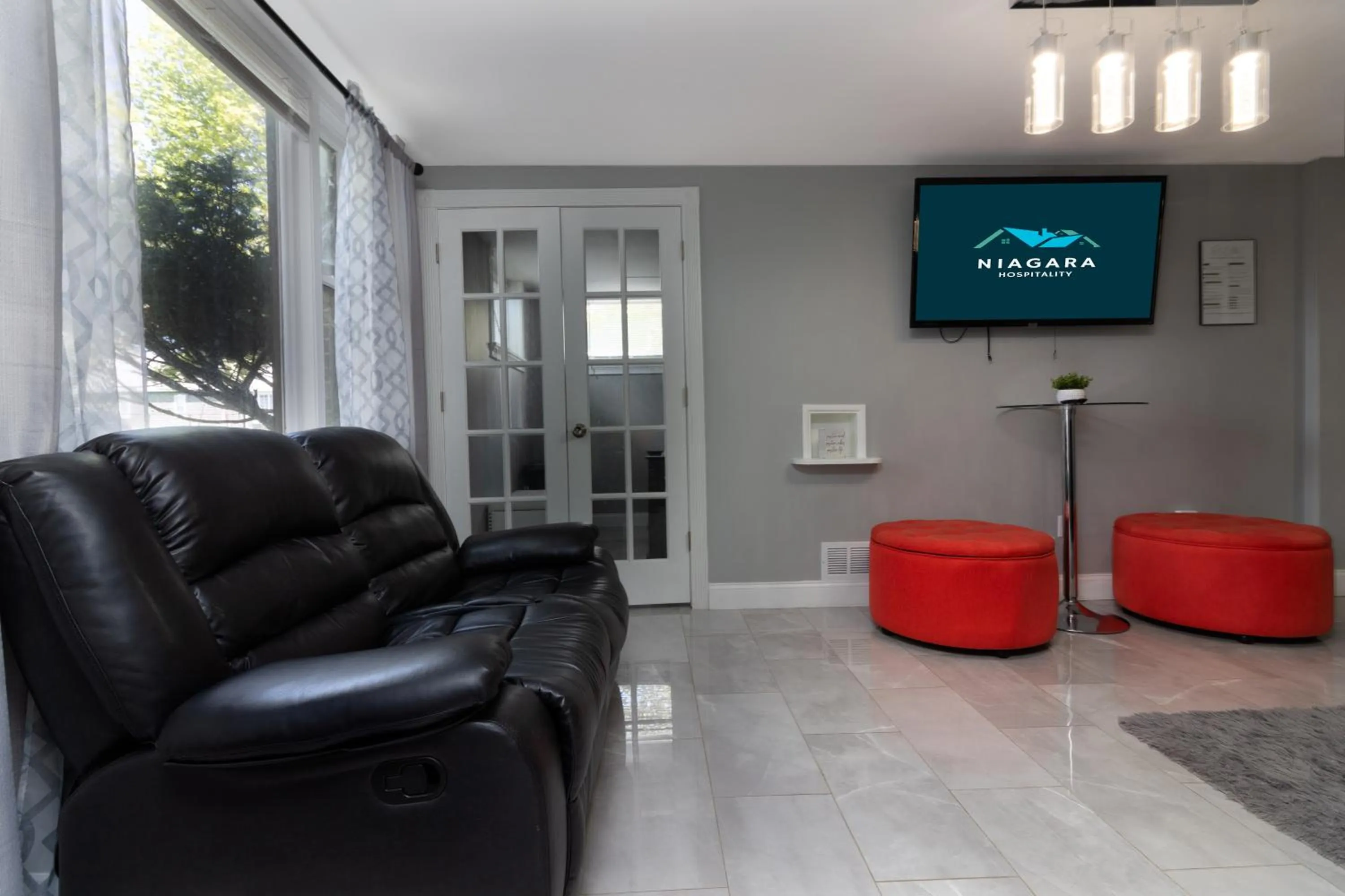 The Gorge View Villa- With Private Yard & Free Parking-see full listing info