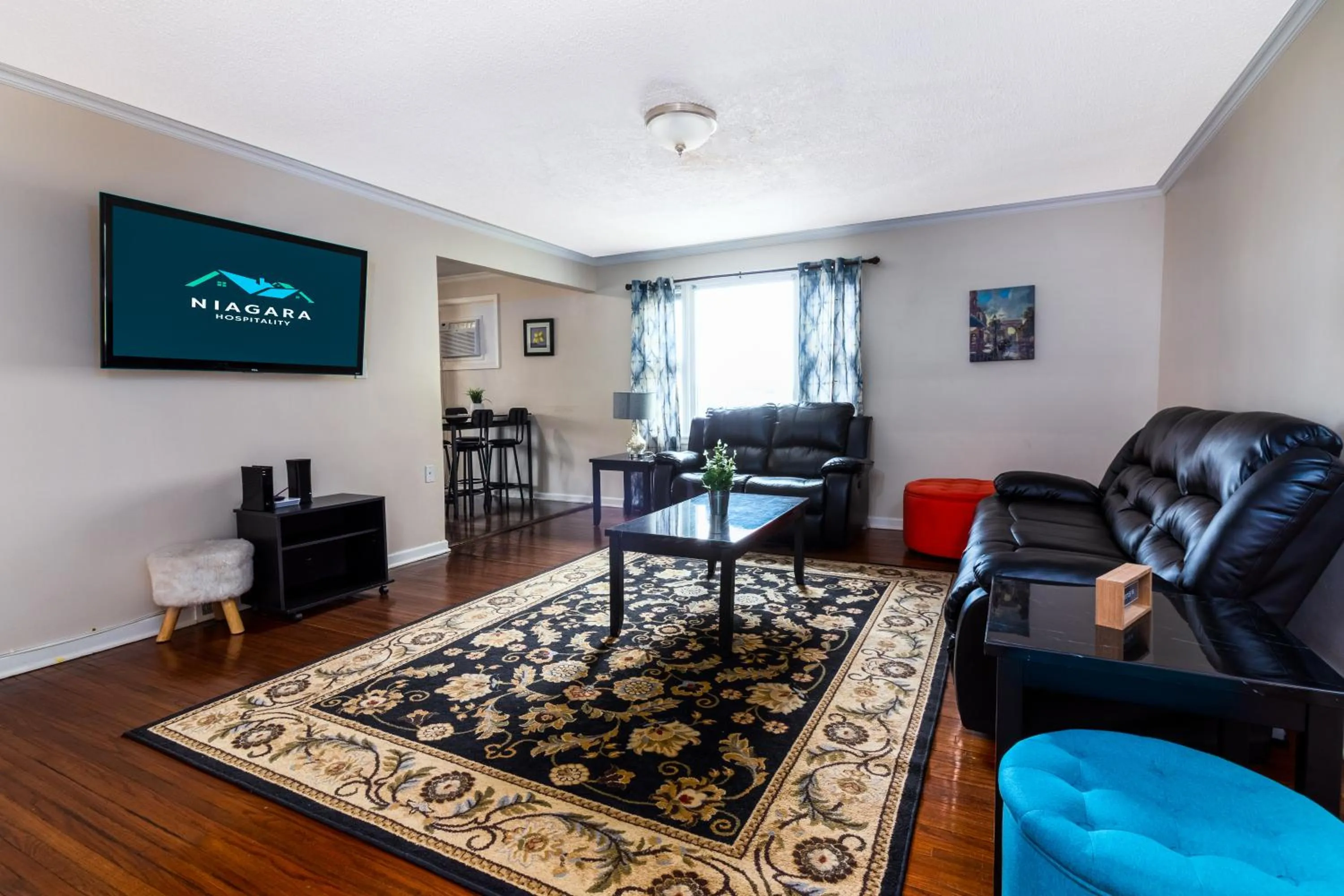 The Gorge View Villa- With Private Yard & Free Parking-see full listing info