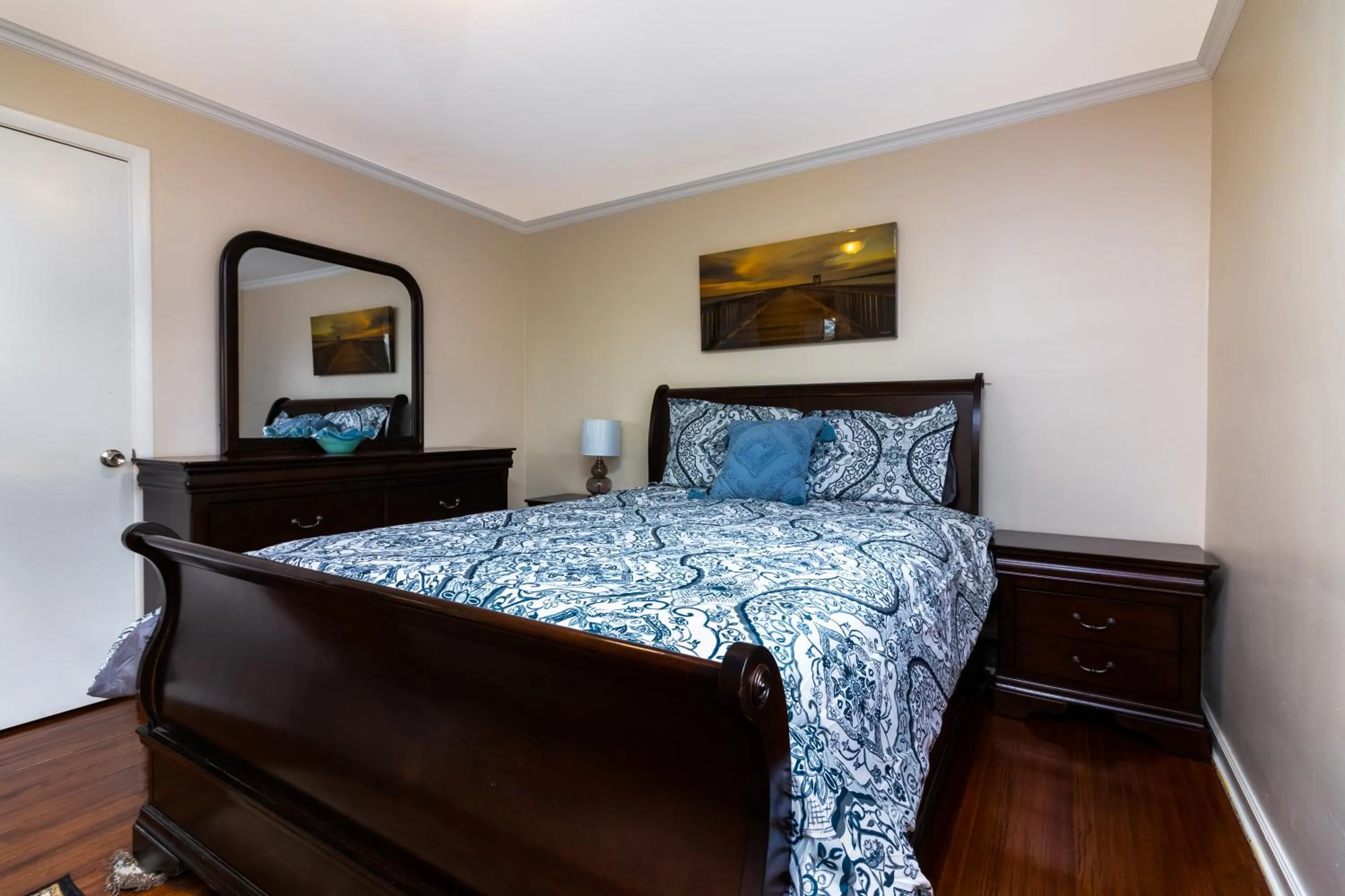Bed in The Gorge View Villa- With Private Yard & Free Parking-see full listing info