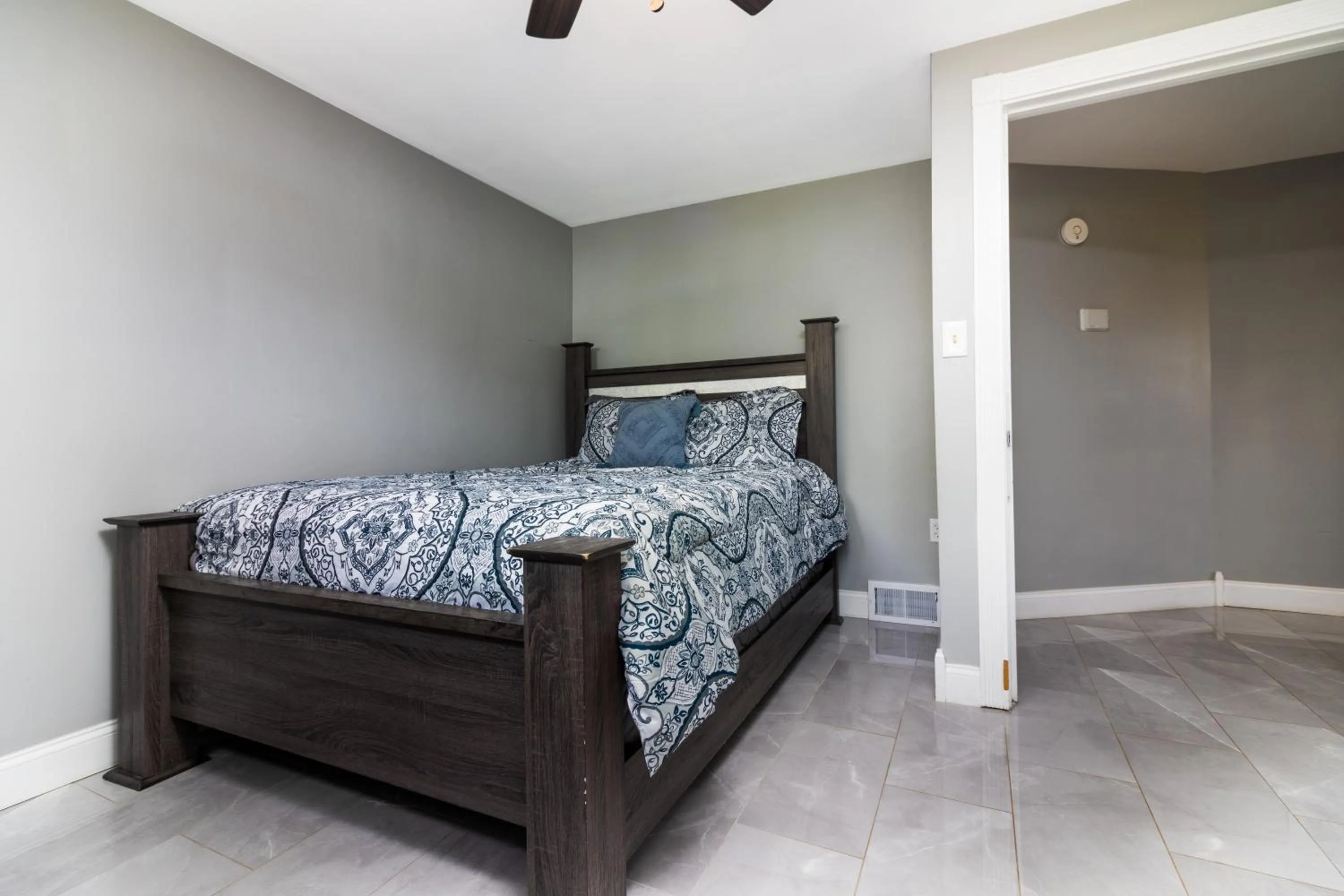 Bed in The Gorge View Villa- With Private Yard & Free Parking-see full listing info