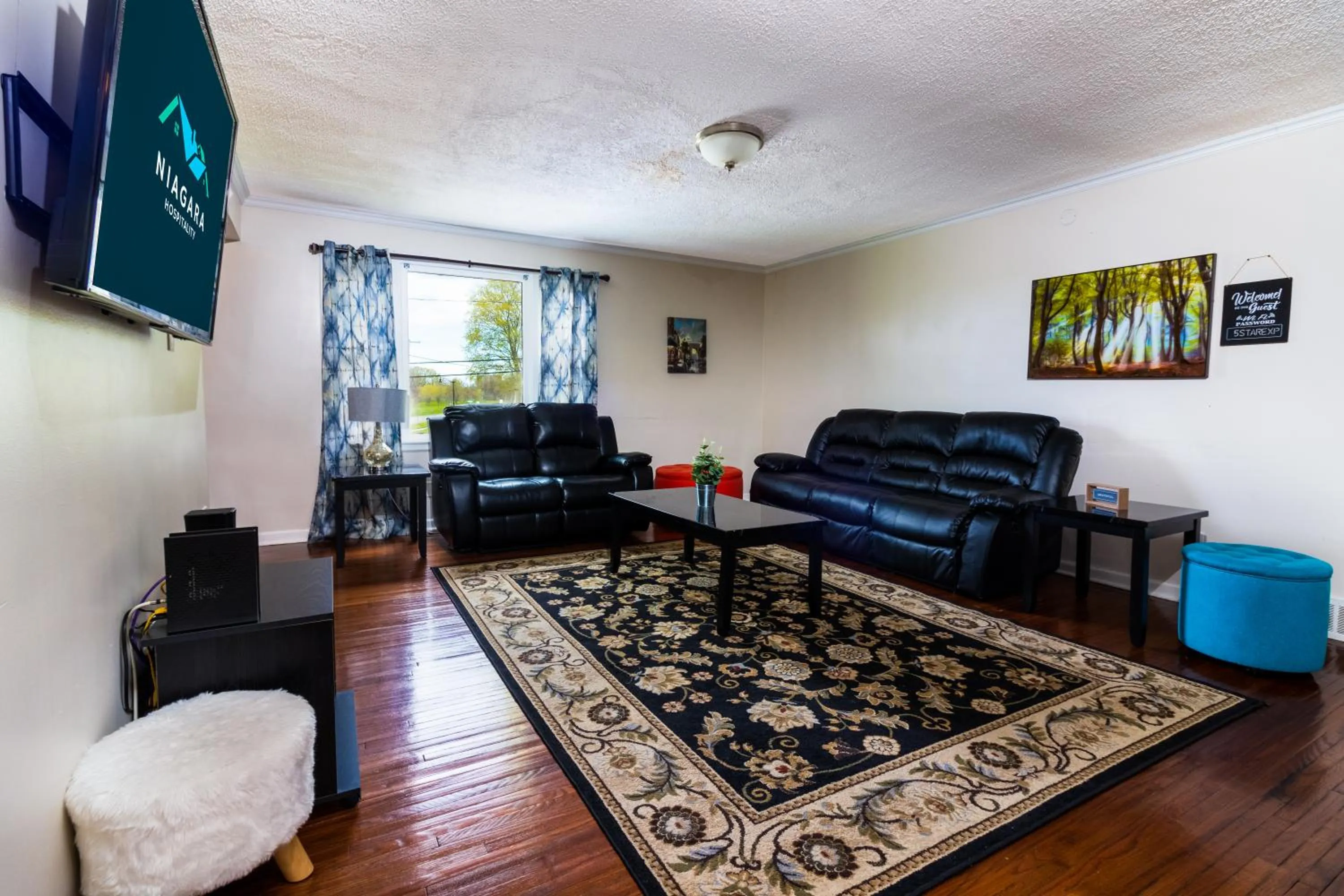 The Gorge View Villa- With Private Yard & Free Parking-see full listing info