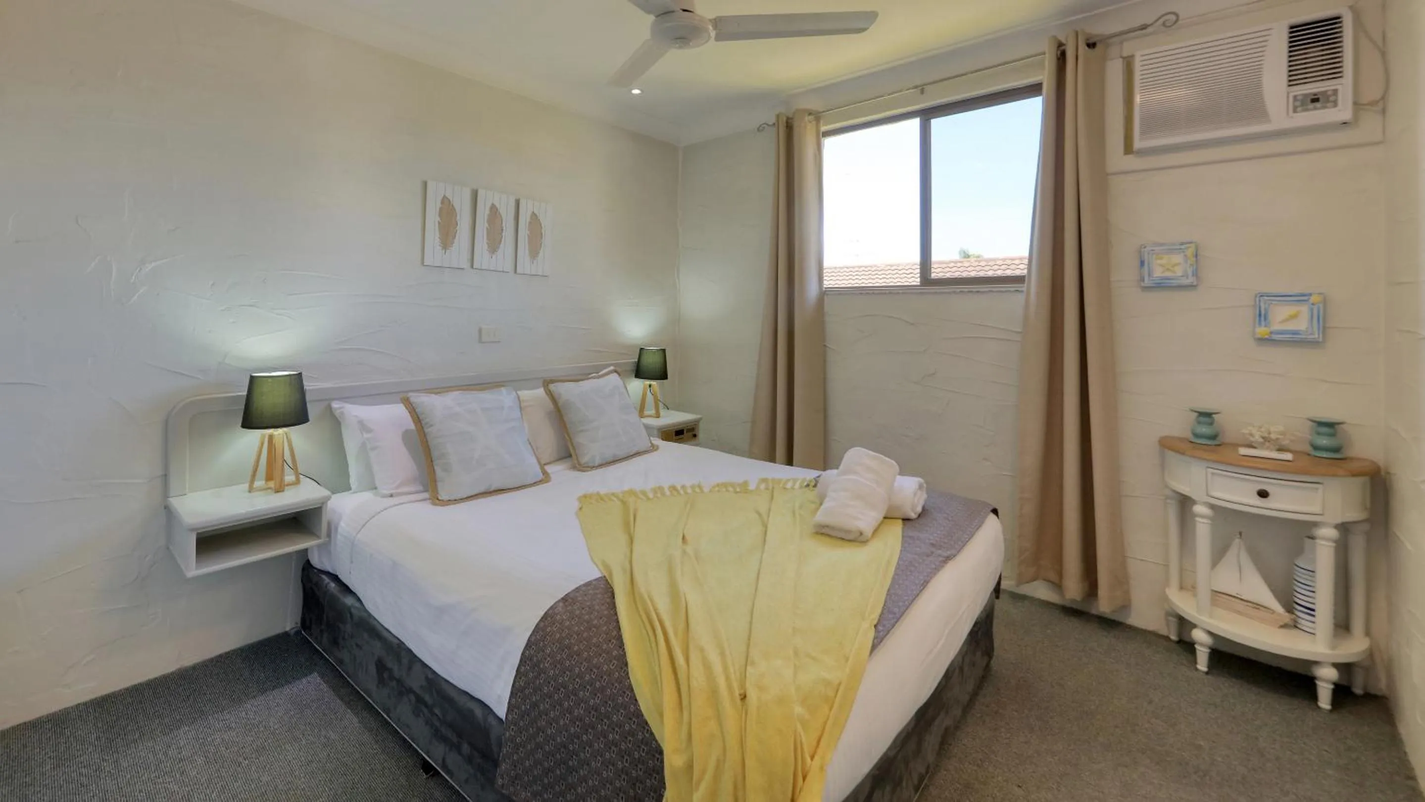 Bed in Grafton Lodge Motel