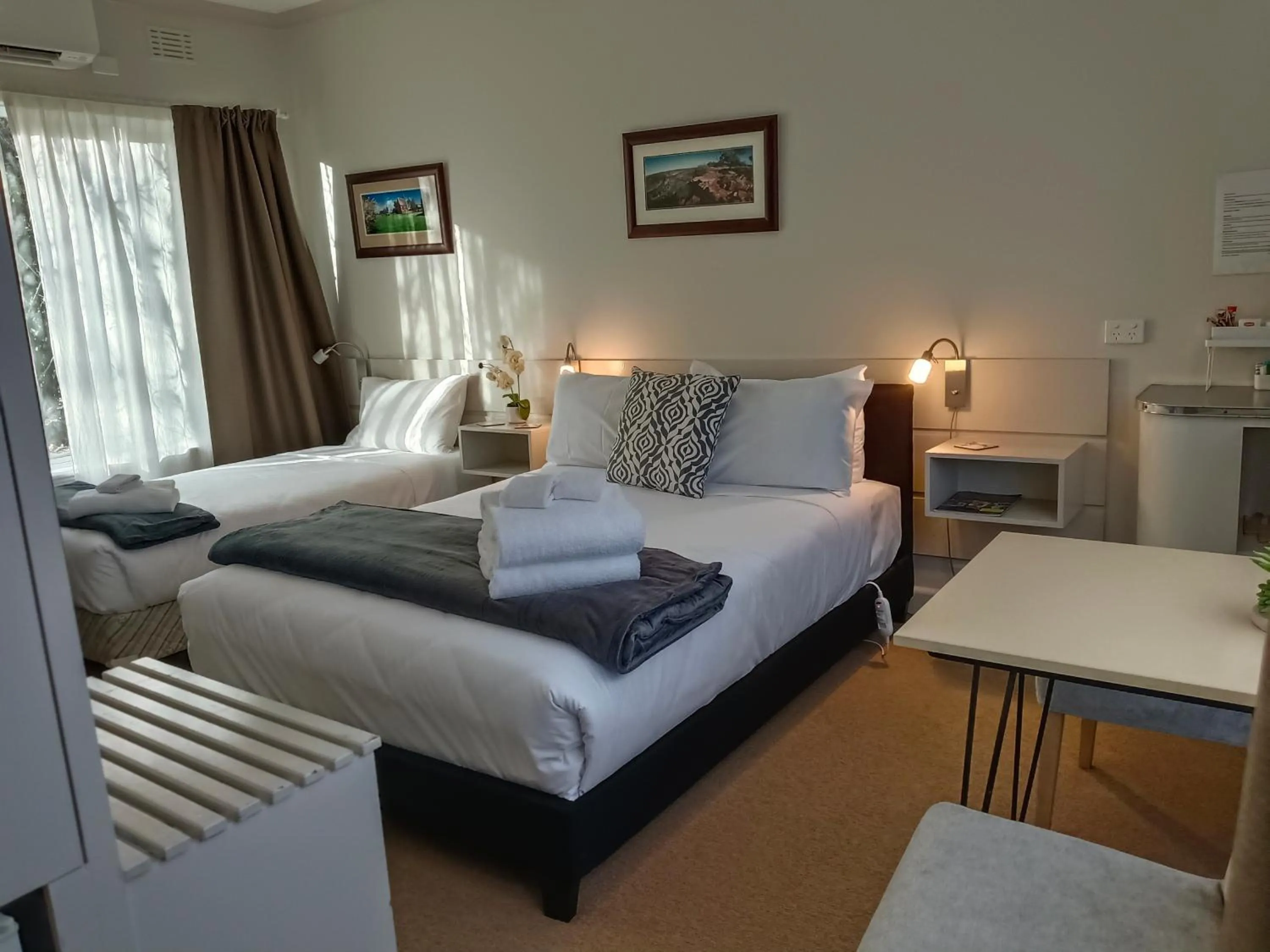 Bedroom, Bed in Buffalo Motel and Country Retreat