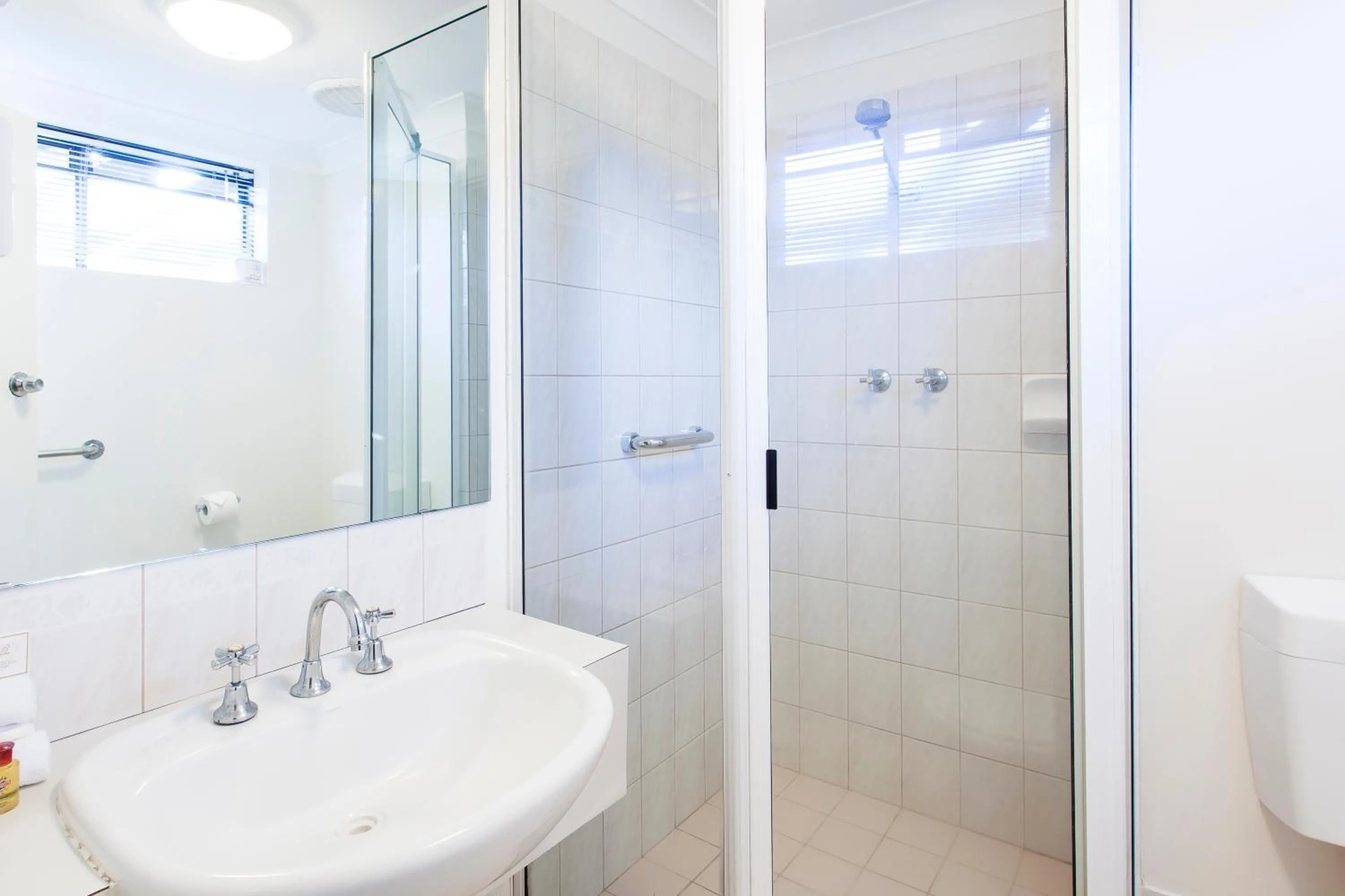 Toilet in Kings Park Motel