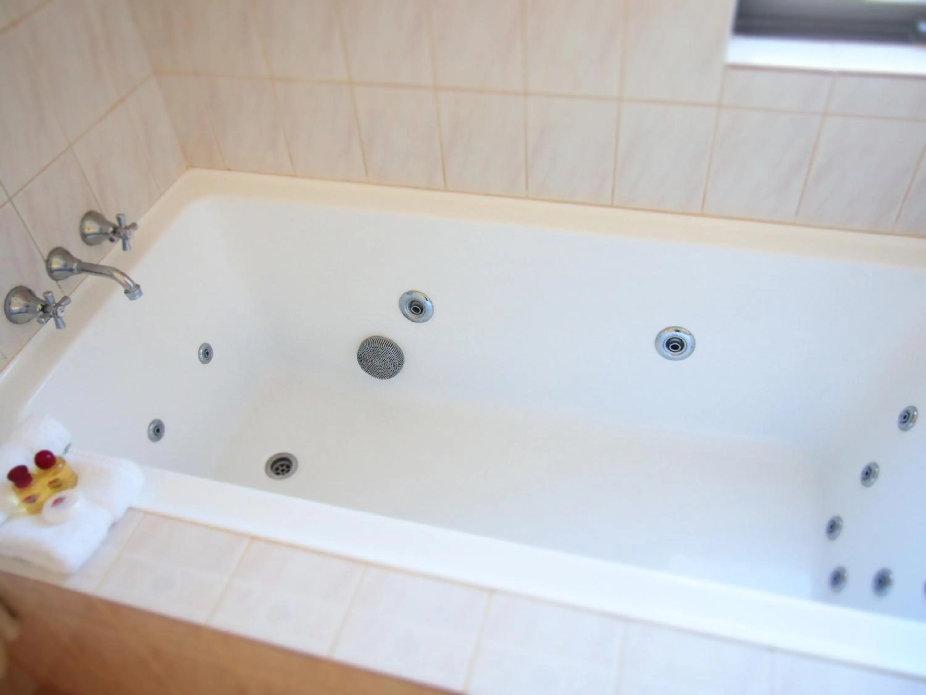 Bath in Kings Park Motel