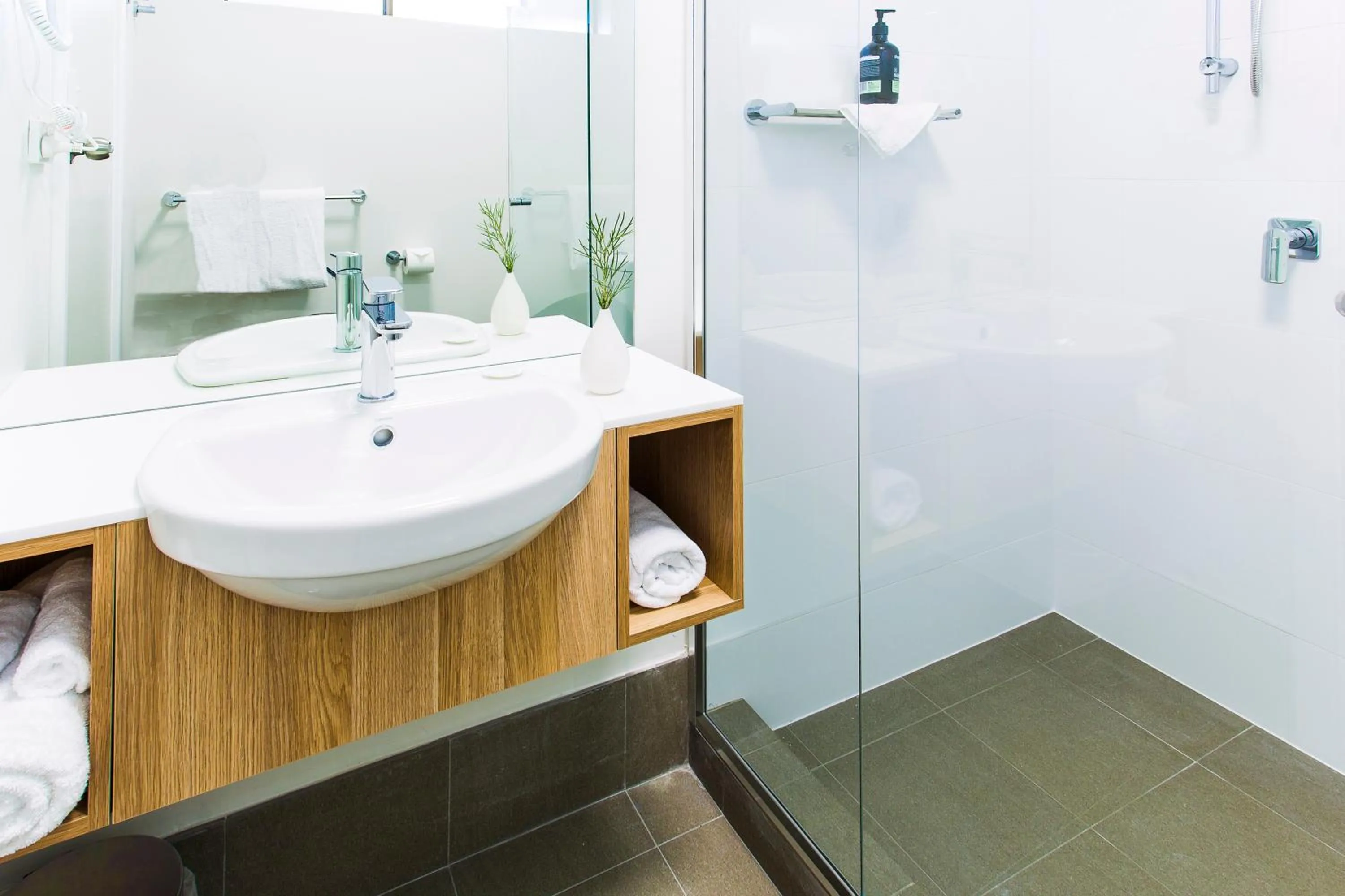 Shower in Kings Park Motel